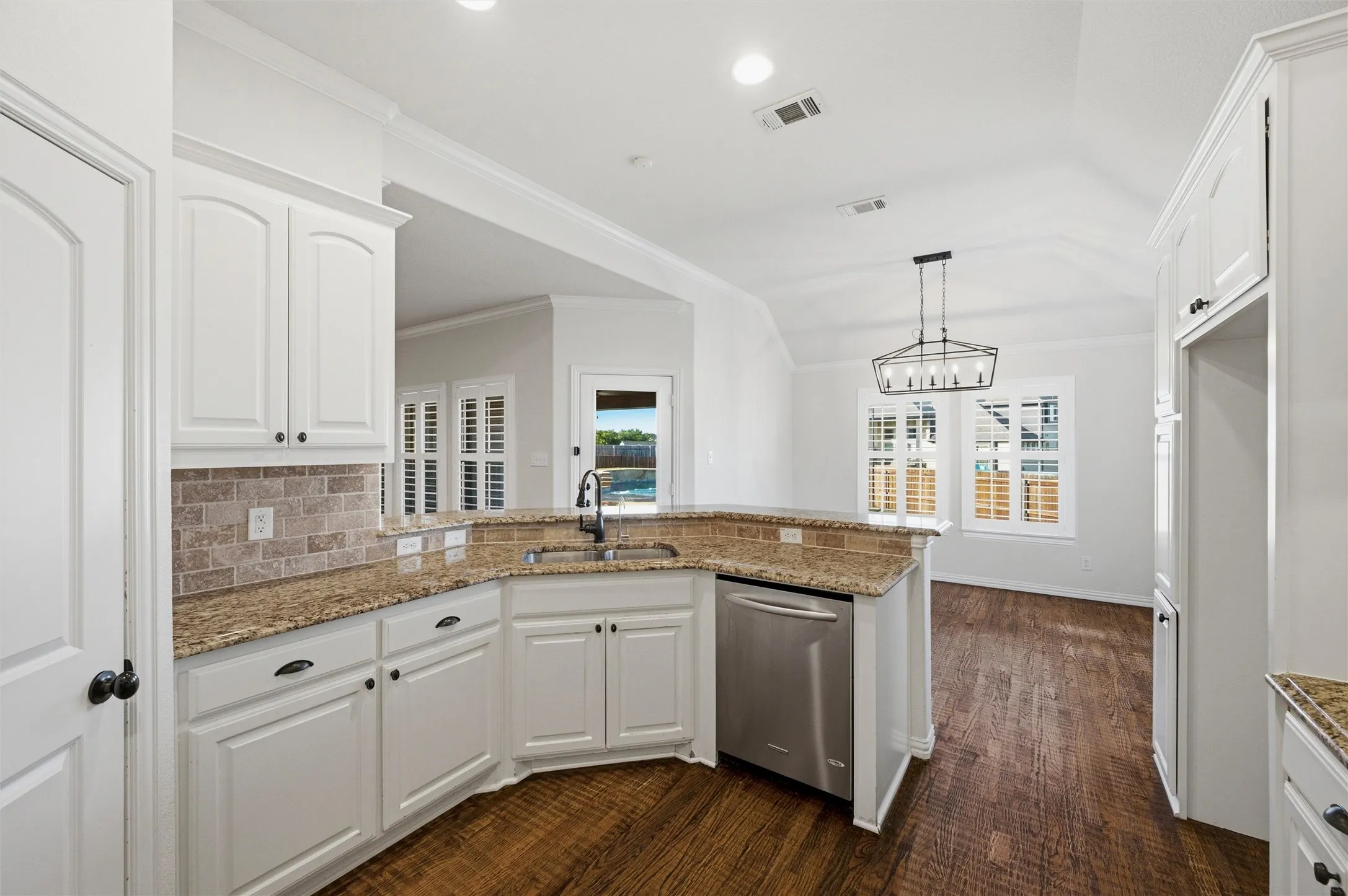Single Family Residence For Sale in Ellis County , 164 Horseshoe Bend, Waxahachie, Texas 75165, 5 Bedroom, 3 Bathroom, 2 Garage spaces, 2,777 Sqft, built in 2010, mls#21316524, Real Estate Agent in Waxahachie, Homes For Sale in Ellis county, Homes For Sale in Waxahachie, Realtor in Waxahachie Texas, Real Estate Brokerage Independent Realty Texas, Luminita Cordes Realtor