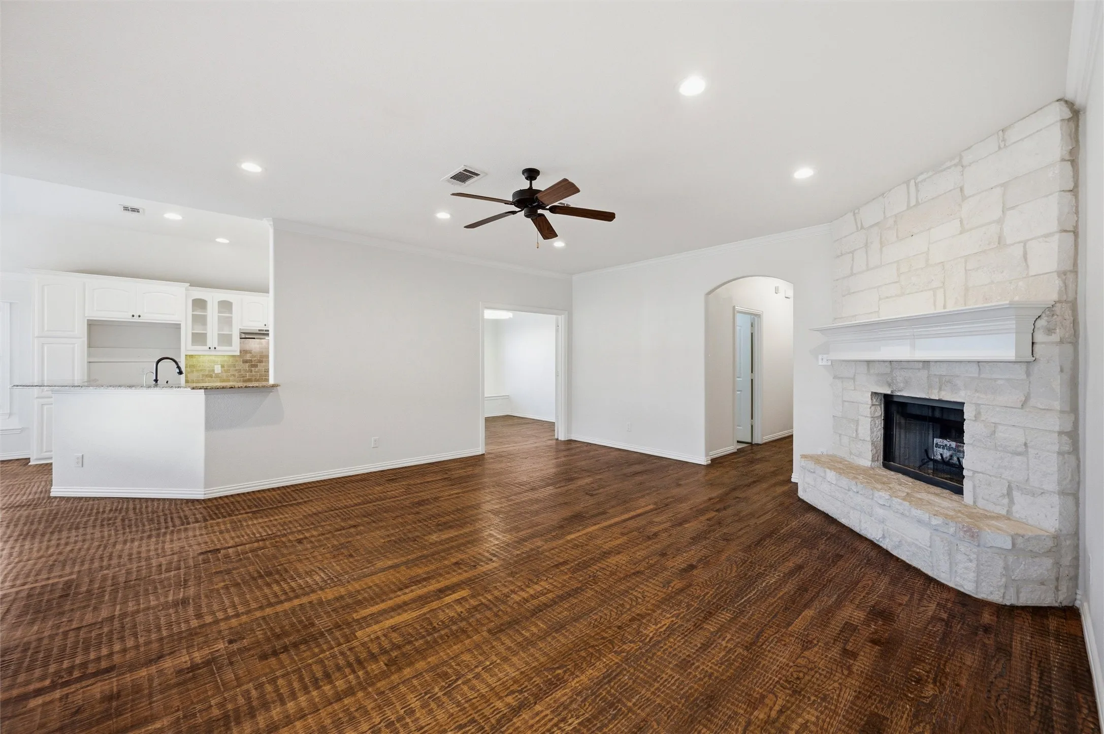 Single Family Residence For Sale in Ellis County , 164 Horseshoe Bend, Waxahachie, Texas 75165, 5 Bedroom, 3 Bathroom, 2 Garage spaces, 2,777 Sqft, built in 2010, mls#21316524, Real Estate Agent in Waxahachie, Homes For Sale in Ellis county, Homes For Sale in Waxahachie, Realtor in Waxahachie Texas, Real Estate Brokerage Independent Realty Texas, Luminita Cordes Realtor