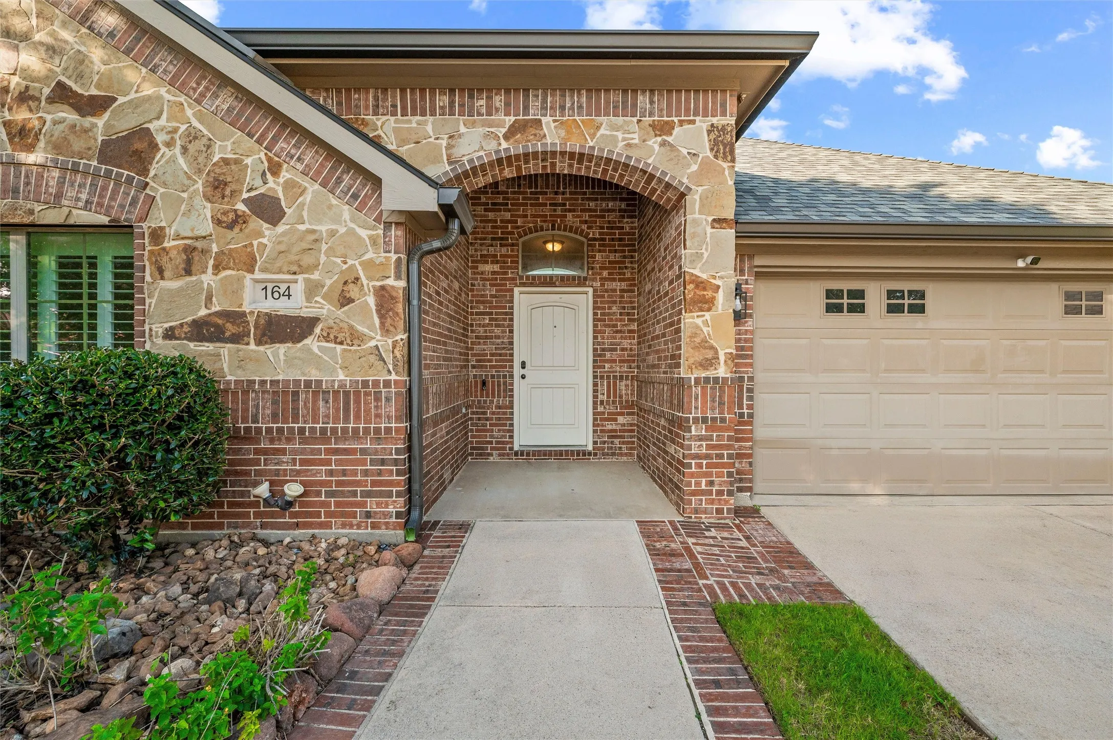 Single Family Residence For Sale in Ellis County , 164 Horseshoe Bend, Waxahachie, Texas 75165, 5 Bedroom, 3 Bathroom, 2 Garage spaces, 2,777 Sqft, built in 2010, mls#21316524, Real Estate Agent in Waxahachie, Homes For Sale in Ellis county, Homes For Sale in Waxahachie, Realtor in Waxahachie Texas, Real Estate Brokerage Independent Realty Texas, Luminita Cordes Realtor