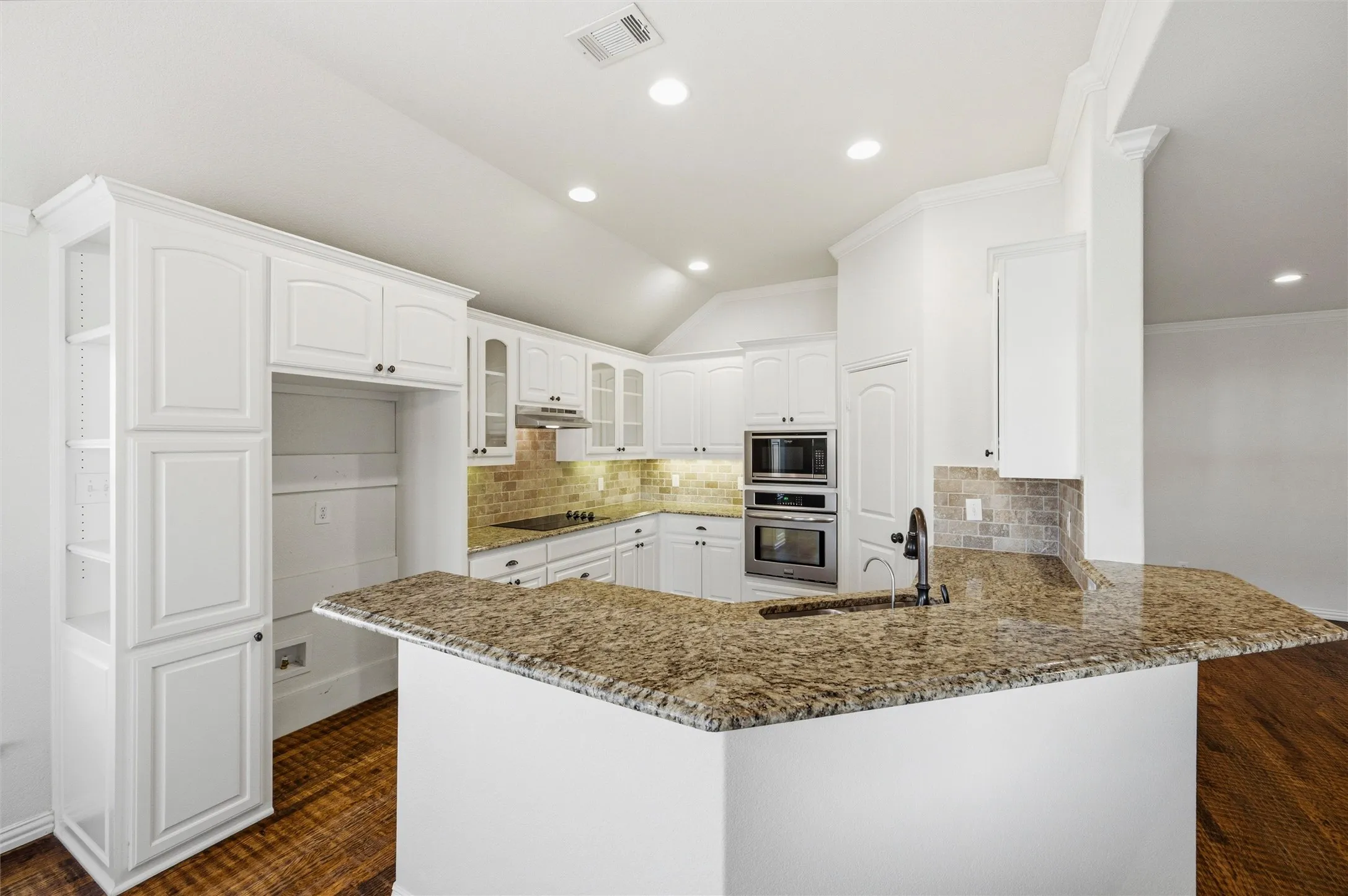 Single Family Residence For Sale in Ellis County , 164 Horseshoe Bend, Waxahachie, Texas 75165, 5 Bedroom, 3 Bathroom, 2 Garage spaces, 2,777 Sqft, built in 2010, mls#21316524, Real Estate Agent in Waxahachie, Homes For Sale in Ellis county, Homes For Sale in Waxahachie, Realtor in Waxahachie Texas, Real Estate Brokerage Independent Realty Texas, Luminita Cordes Realtor