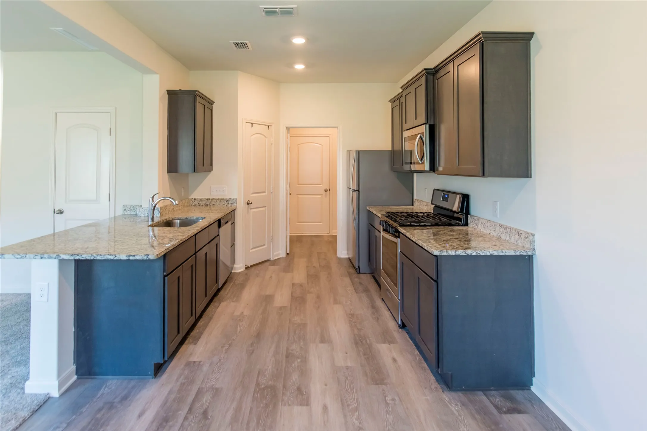 Single Family Residence For Sale in Denton County , 1825 Fergus Drive, Ponder, Texas 76259, 4 Bedroom, 3 Bathroom, 2 Garage spaces, 2,054 Sqft, built in 2021, mls#21316206, Real Estate Agent in Ponder, Homes For Sale in Denton county, Homes For Sale in Ponder, Realtor in Ponder Texas, Real Estate Brokerage Independent Realty Texas, Luminita Cordes Realtor