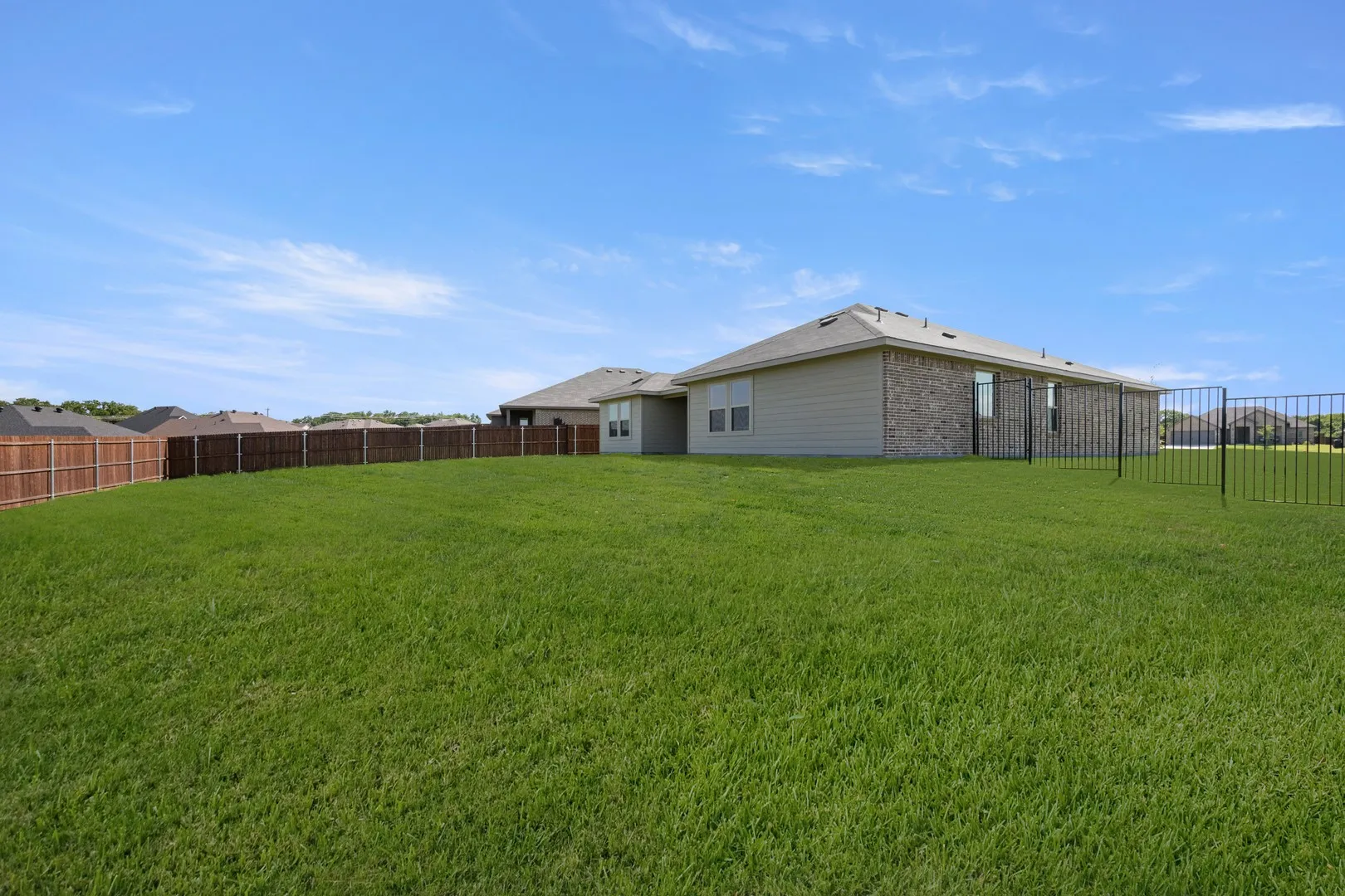 2637 River Bank- Back-1