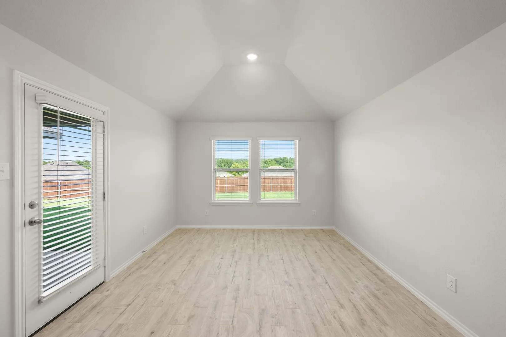 2637 River Bank- Dining-1