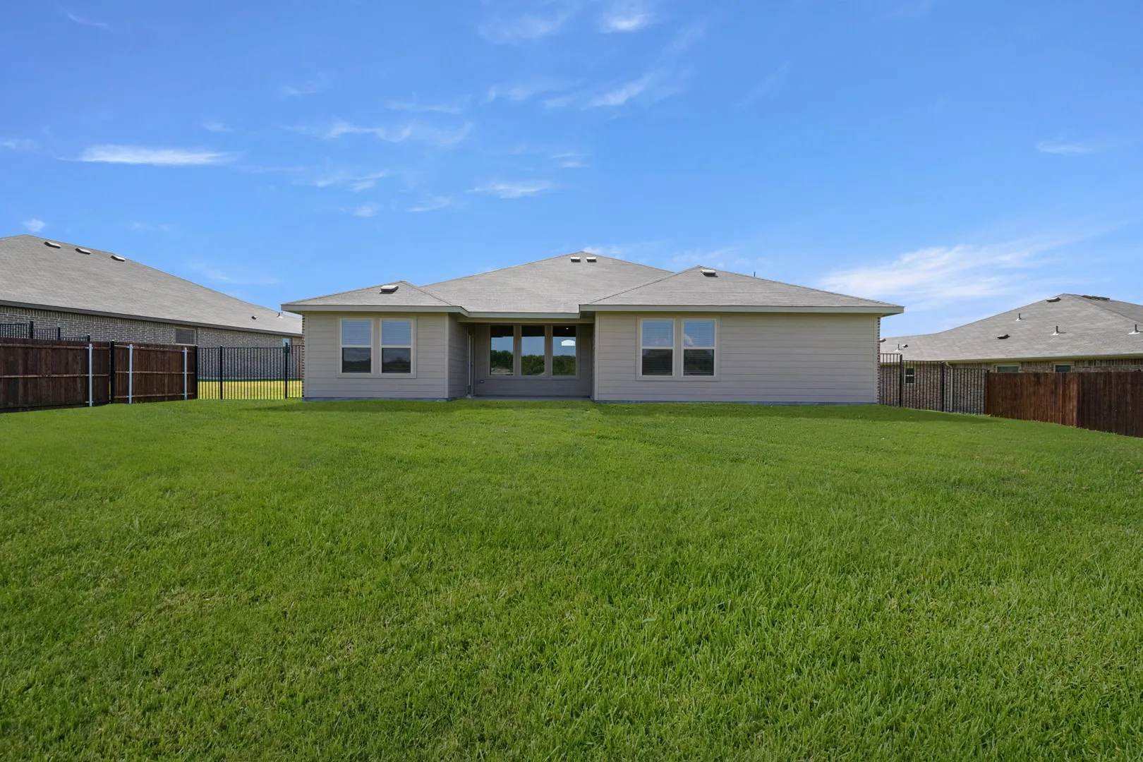 2637 River Bank- Back-2