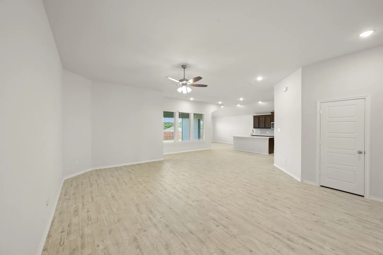 2637 River Bank- Living Room-1