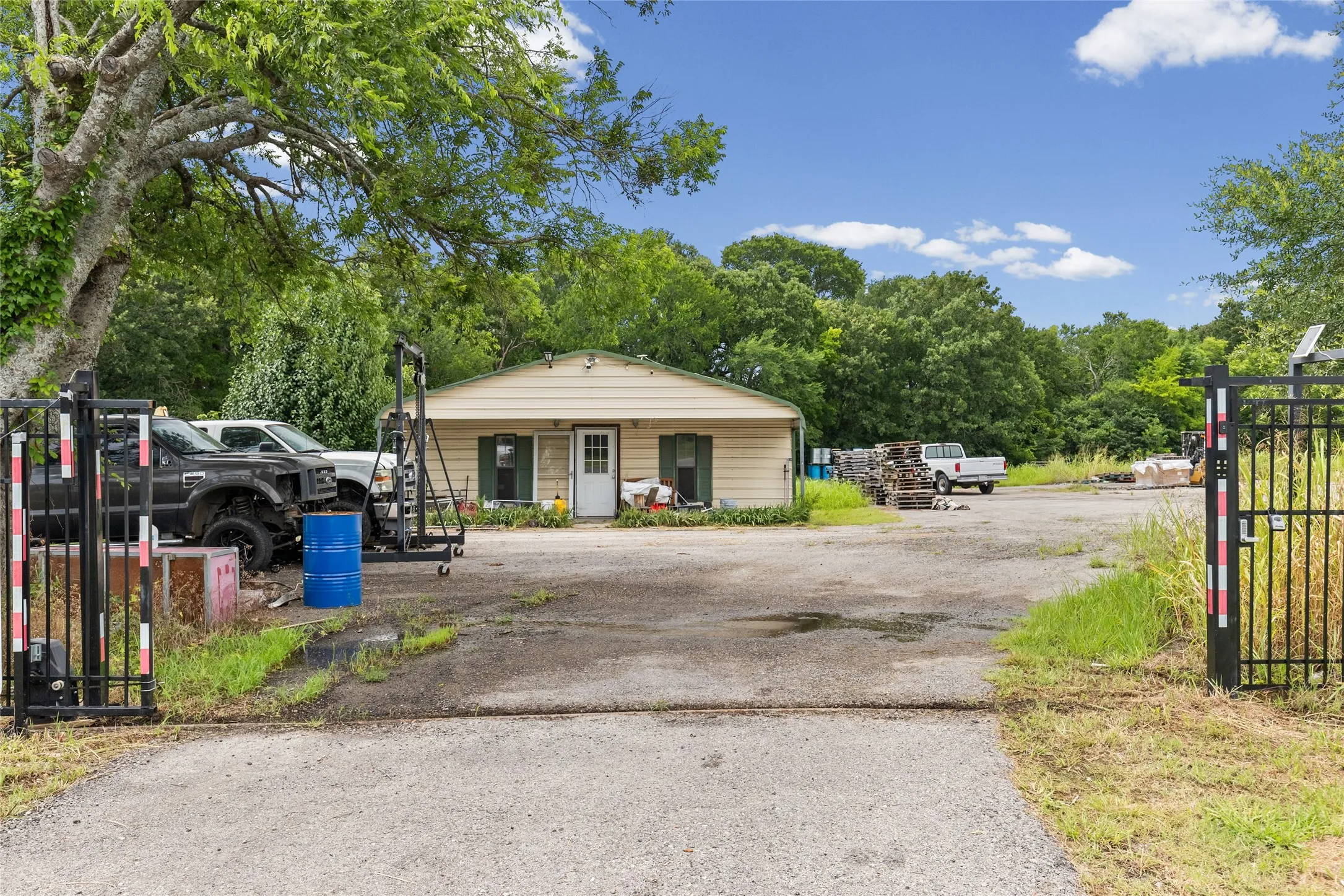 Improved Land For Sale in Fannin County , 32.243 Acres S Hwy 121 Highway, Bonham, Texas 75418, 0, 0, Garage spaces, 0 Sqft, built in 2002, mls#21309952, Real Estate Agent in Bonham, Homes For Sale in Fannin county, Homes For Sale in Bonham, Realtor in Bonham Texas, Real Estate Brokerage Independent Realty Texas, Luminita Cordes Realtor
