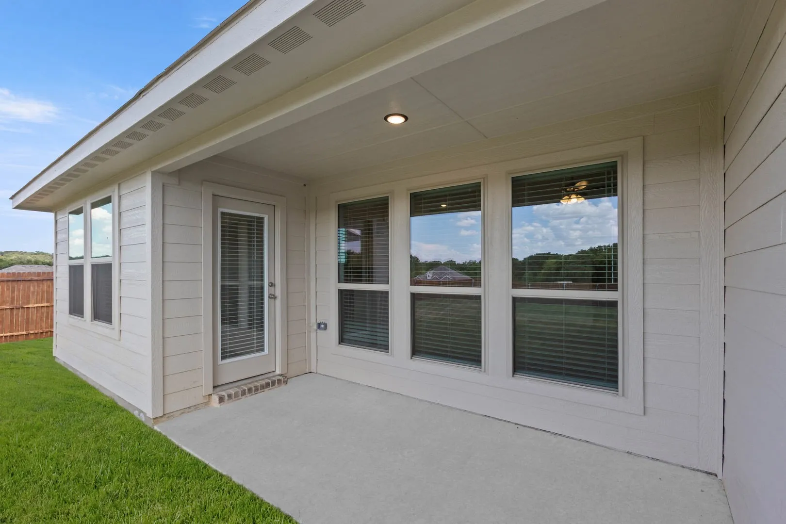 2613 River Bank-Patio-1