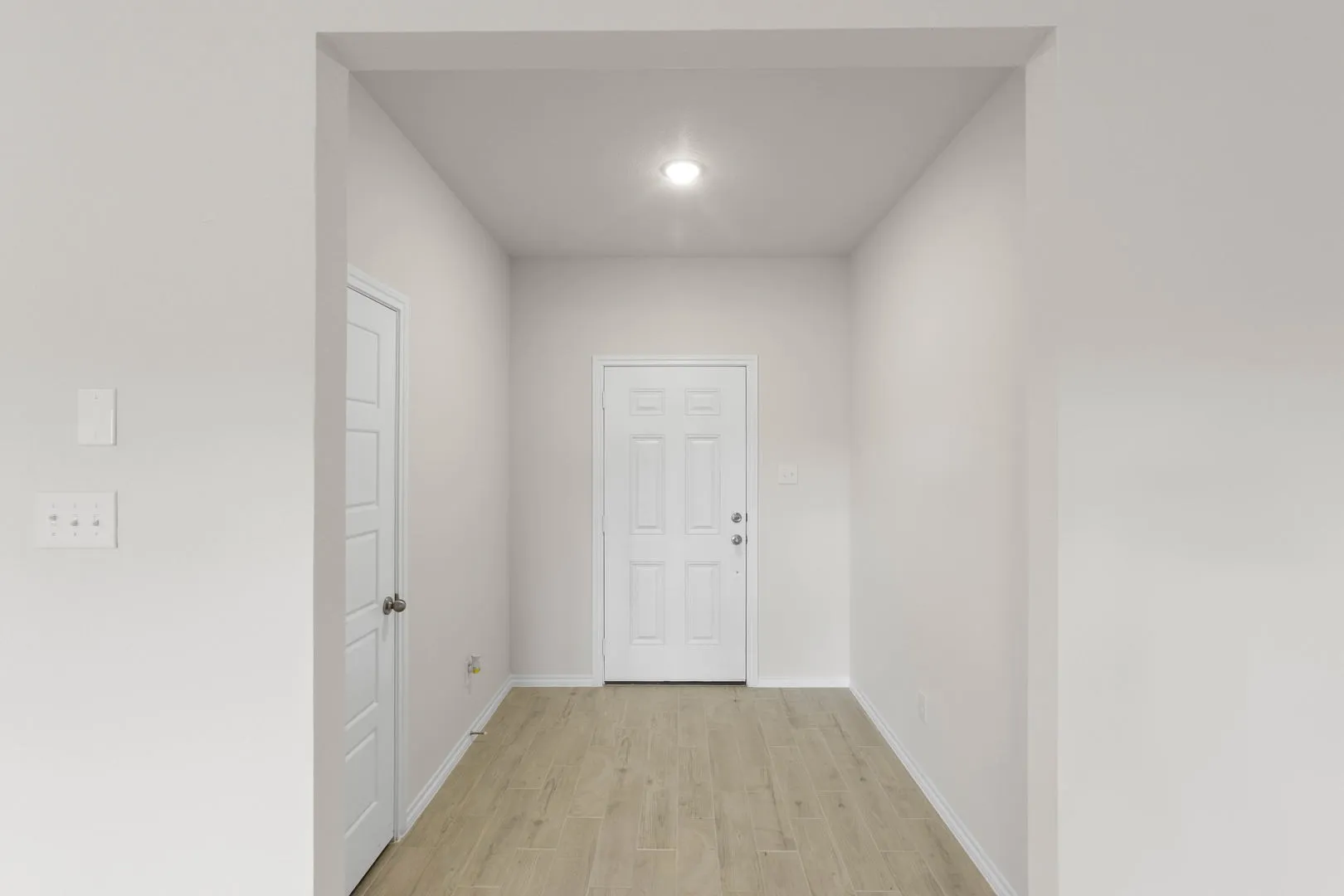 2613 River Bank-Entry-1