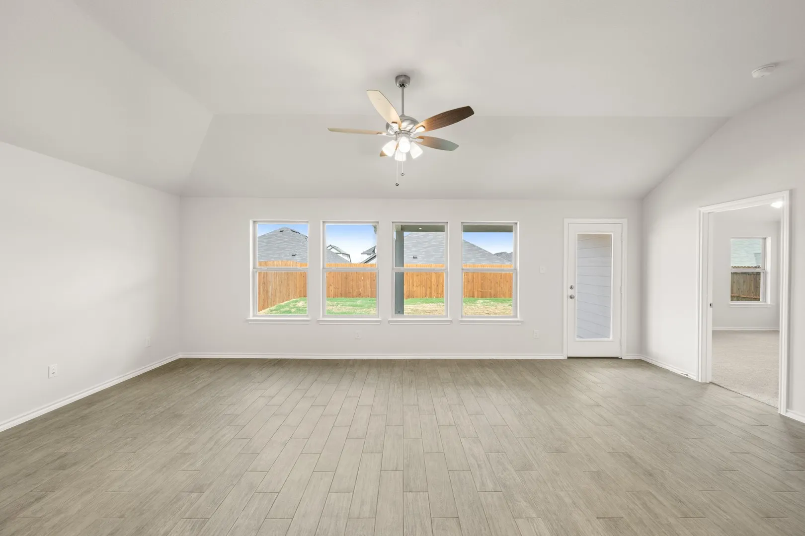15016 Amantes- Living Room-1