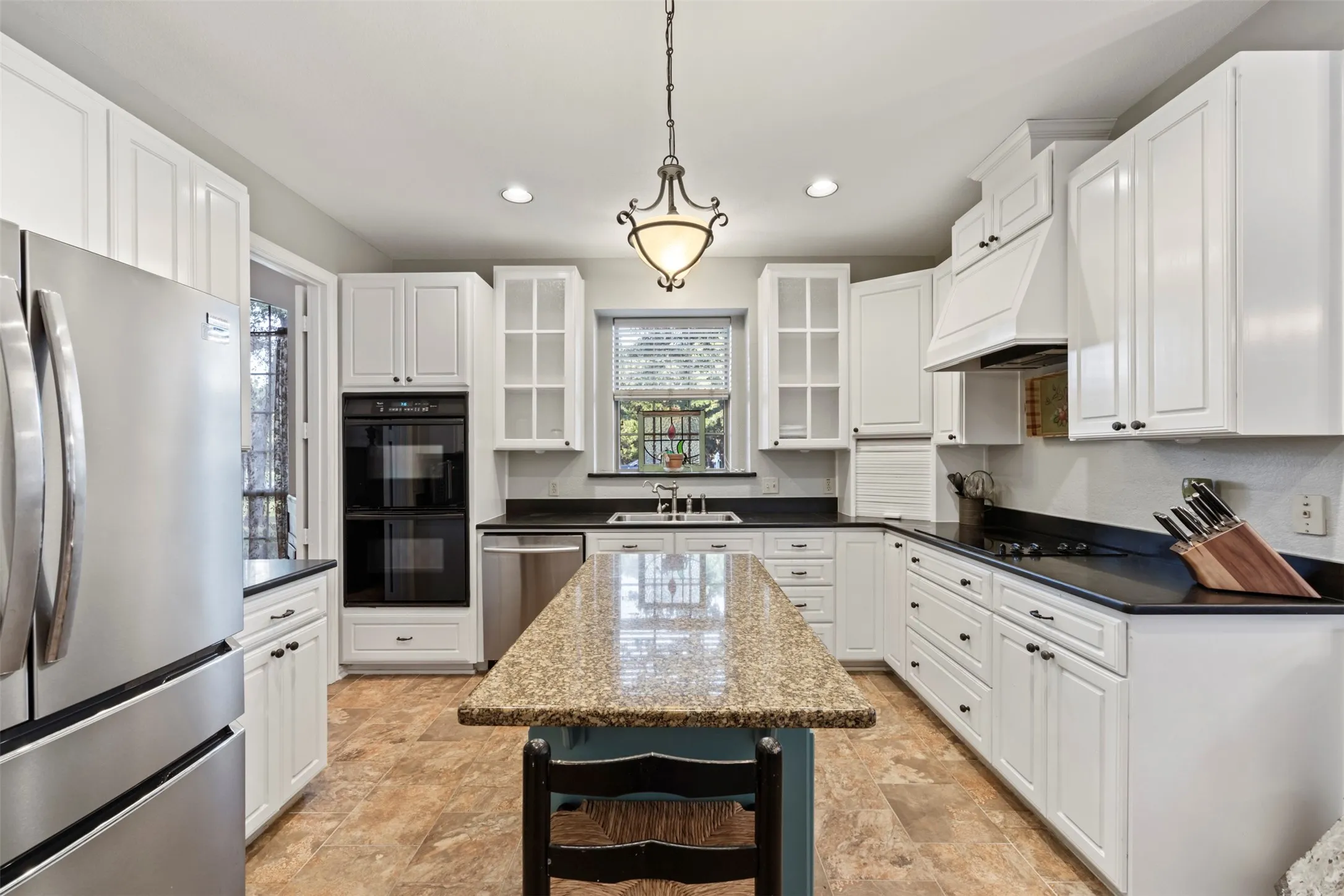 Single Family Residence For Sale in Johnson County , 3900 Creekside Court, Burleson, Texas 76028, 4 Bedroom, 4 Bathroom, 4 Garage spaces, 2,698 Sqft, built in 2003, mls#21314585, Real Estate Agent in Burleson, Homes For Sale in Johnson county, Homes For Sale in Burleson, Realtor in Burleson Texas, Real Estate Brokerage Independent Realty Texas, Luminita Cordes Realtor