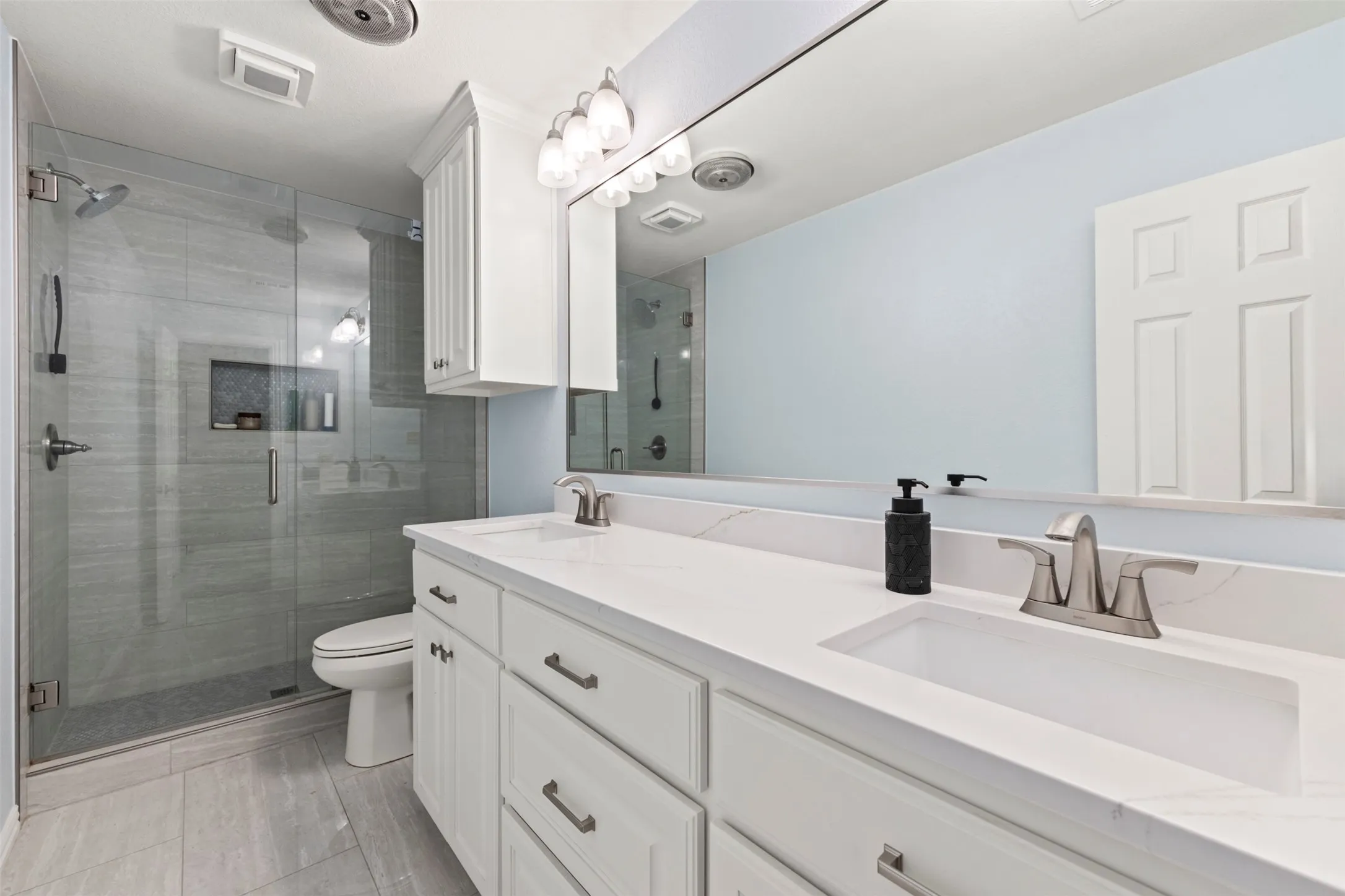 Single Family Residence For Sale in Johnson County , 3900 Creekside Court, Burleson, Texas 76028, 4 Bedroom, 4 Bathroom, 4 Garage spaces, 2,698 Sqft, built in 2003, mls#21314585, Real Estate Agent in Burleson, Homes For Sale in Johnson county, Homes For Sale in Burleson, Realtor in Burleson Texas, Real Estate Brokerage Independent Realty Texas, Luminita Cordes Realtor