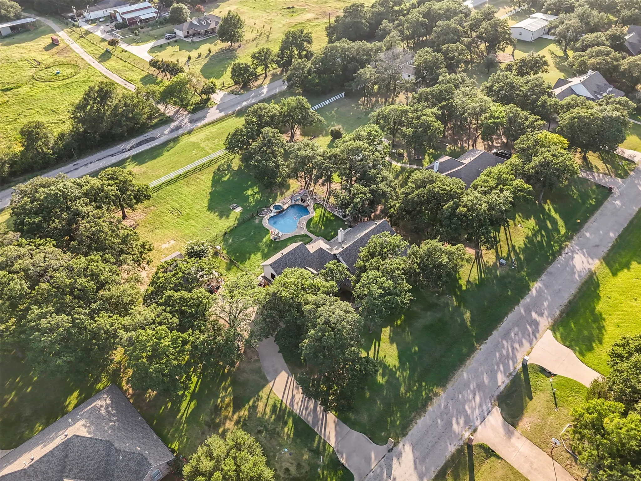 Single Family Residence For Sale in Johnson County , 3900 Creekside Court, Burleson, Texas 76028, 4 Bedroom, 4 Bathroom, 4 Garage spaces, 2,698 Sqft, built in 2003, mls#21314585, Real Estate Agent in Burleson, Homes For Sale in Johnson county, Homes For Sale in Burleson, Realtor in Burleson Texas, Real Estate Brokerage Independent Realty Texas, Luminita Cordes Realtor