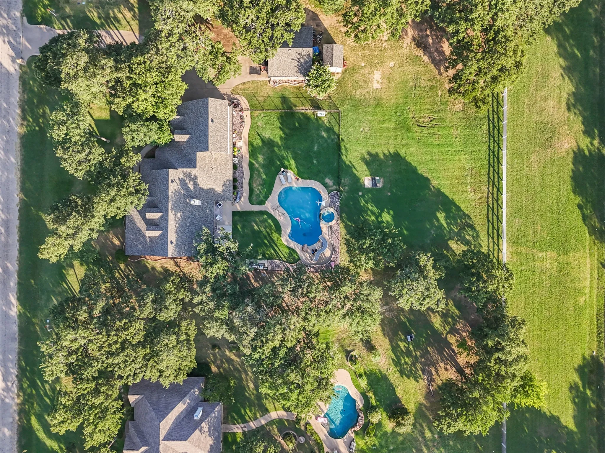Single Family Residence For Sale in Johnson County , 3900 Creekside Court, Burleson, Texas 76028, 4 Bedroom, 4 Bathroom, 4 Garage spaces, 2,698 Sqft, built in 2003, mls#21314585, Real Estate Agent in Burleson, Homes For Sale in Johnson county, Homes For Sale in Burleson, Realtor in Burleson Texas, Real Estate Brokerage Independent Realty Texas, Luminita Cordes Realtor
