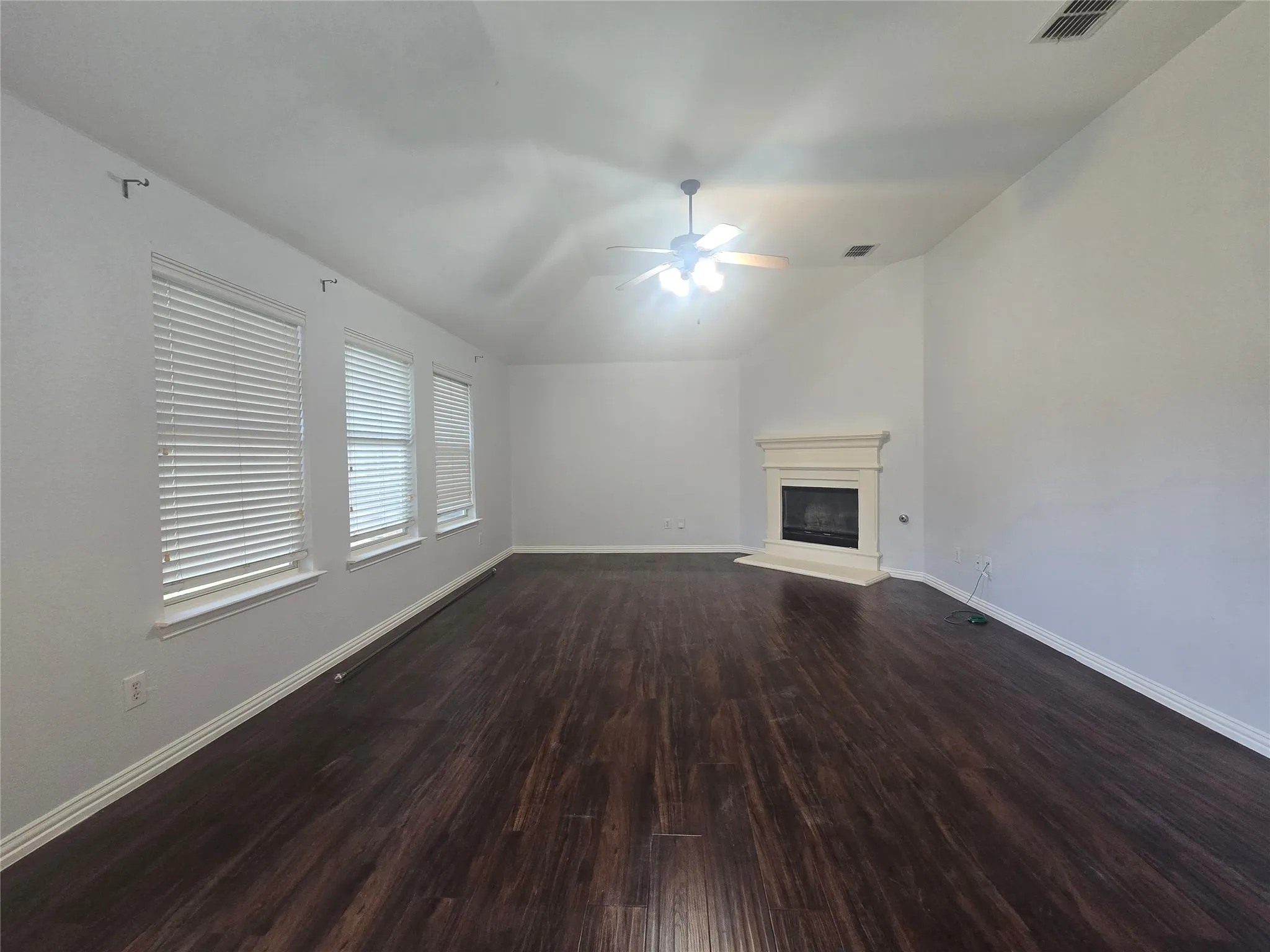 Single Family Residence For Rent in Collin County , 7617 Uvalde Way, Mc Kinney, Texas 75071, 4 Bedroom, 2 Bathroom, 2 Garage spaces, 2,456 Sqft, built in 2004, mls#21316556, Real Estate Agent in Mc Kinney, Homes For Rent in Collin county, Homes For Rent in Mc Kinney, Realtor in Mc Kinney Texas, Real Estate Brokerage Independent Realty Texas, Luminita Cordes Realtor