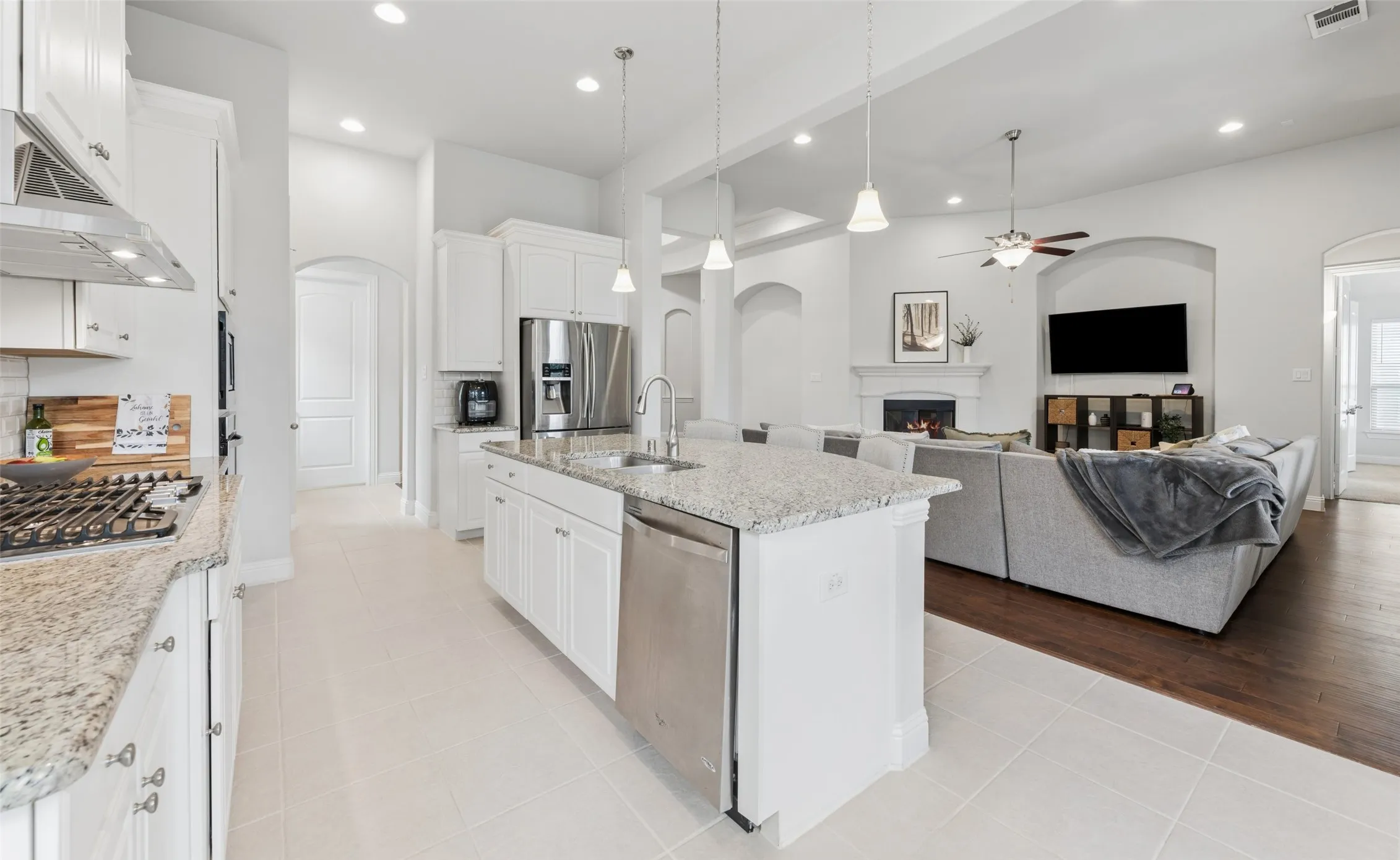 Single Family Residence For Sale in Denton County , 1509 9th Street, Argyle, Texas 76226, 4 Bedroom, 3 Bathroom, 2 Garage spaces, 2,585 Sqft, built in 2016, mls#21311750, Real Estate Agent in Argyle, Homes For Sale in Denton county, Homes For Sale in Argyle, Realtor in Argyle Texas, Real Estate Brokerage Independent Realty Texas, Luminita Cordes Realtor