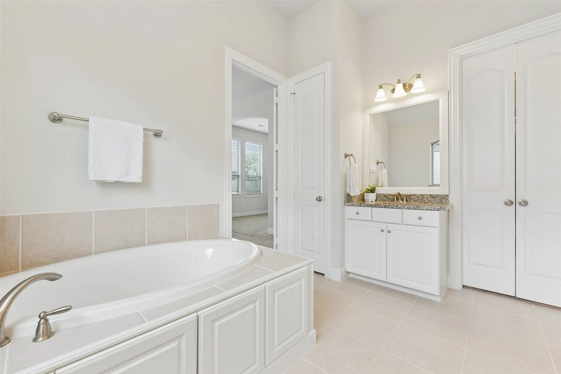 Single Family Residence For Sale in Denton County , 1509 9th Street, Argyle, Texas 76226, 4 Bedroom, 3 Bathroom, 2 Garage spaces, 2,585 Sqft, built in 2016, mls#21311750, Real Estate Agent in Argyle, Homes For Sale in Denton county, Homes For Sale in Argyle, Realtor in Argyle Texas, Real Estate Brokerage Independent Realty Texas, Luminita Cordes Realtor