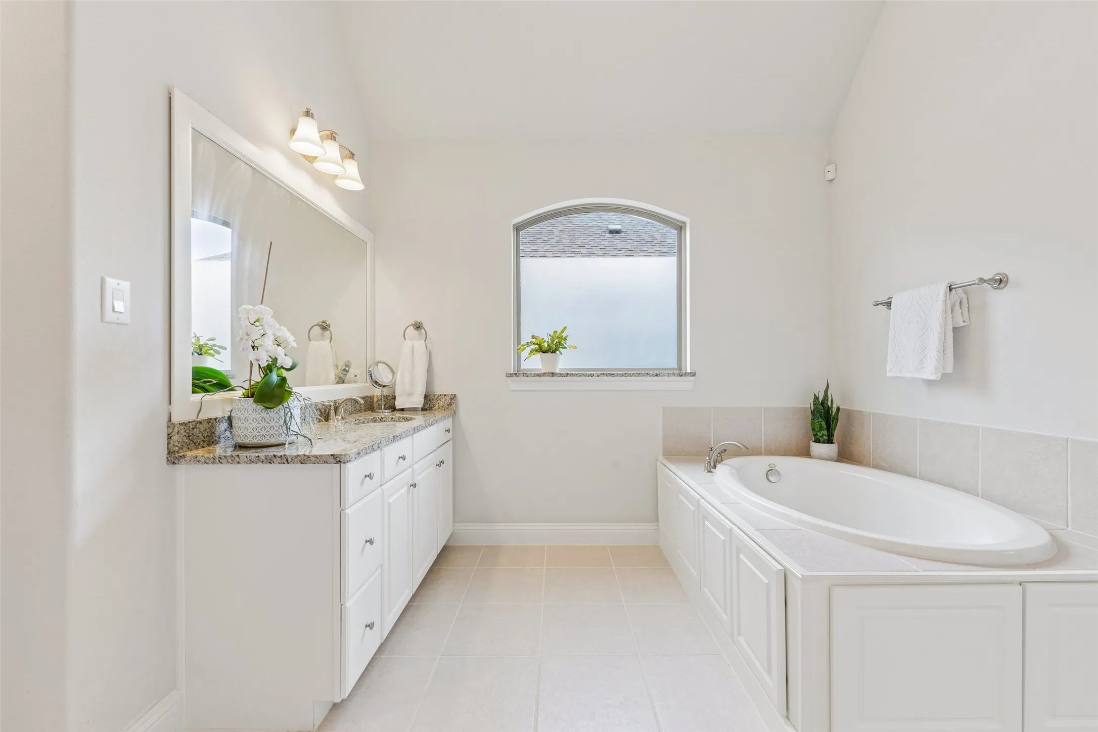 Single Family Residence For Sale in Denton County , 1509 9th Street, Argyle, Texas 76226, 4 Bedroom, 3 Bathroom, 2 Garage spaces, 2,585 Sqft, built in 2016, mls#21311750, Real Estate Agent in Argyle, Homes For Sale in Denton county, Homes For Sale in Argyle, Realtor in Argyle Texas, Real Estate Brokerage Independent Realty Texas, Luminita Cordes Realtor