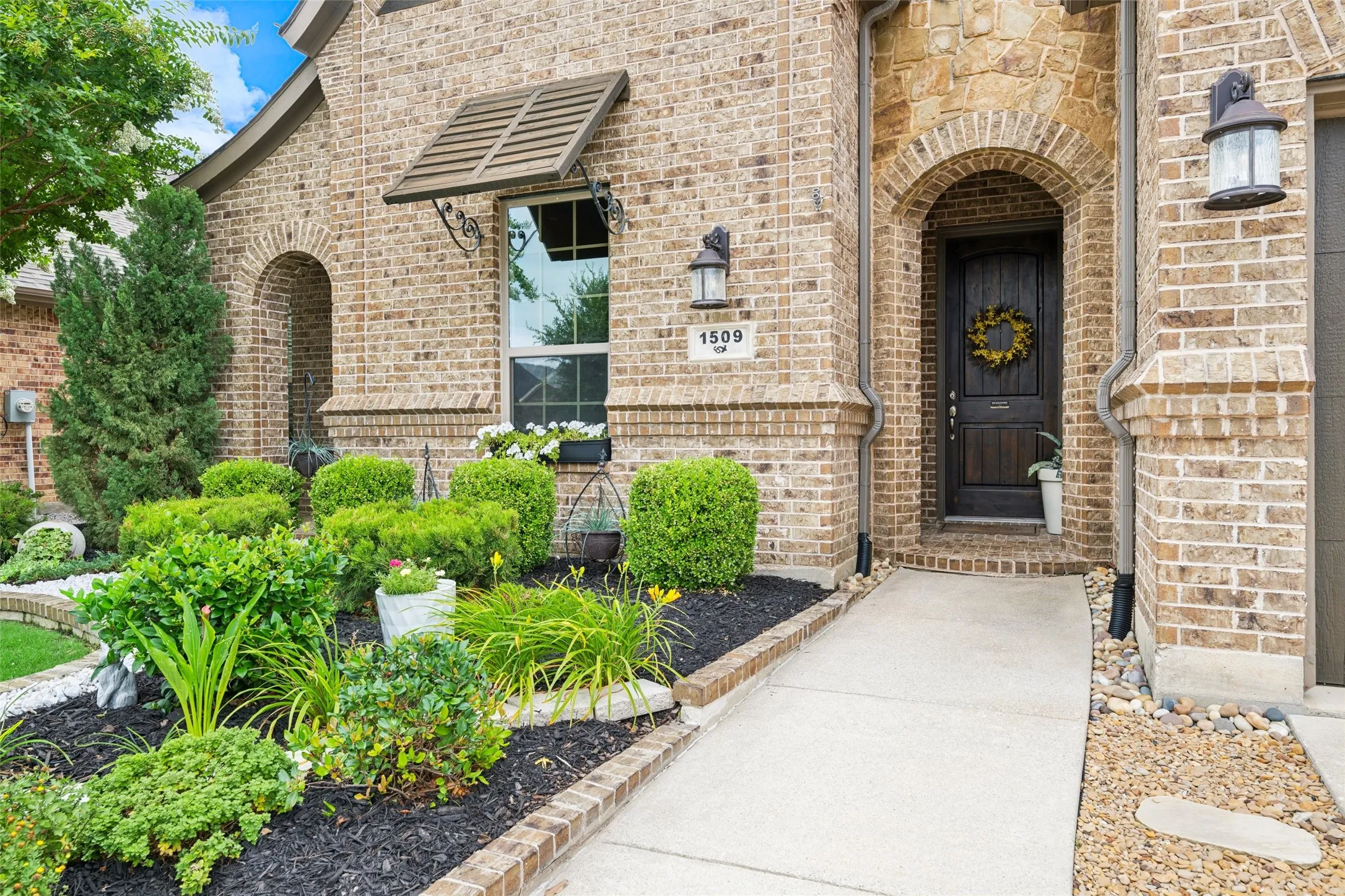 Single Family Residence For Sale in Denton County , 1509 9th Street, Argyle, Texas 76226, 4 Bedroom, 3 Bathroom, 2 Garage spaces, 2,585 Sqft, built in 2016, mls#21311750, Real Estate Agent in Argyle, Homes For Sale in Denton county, Homes For Sale in Argyle, Realtor in Argyle Texas, Real Estate Brokerage Independent Realty Texas, Luminita Cordes Realtor
