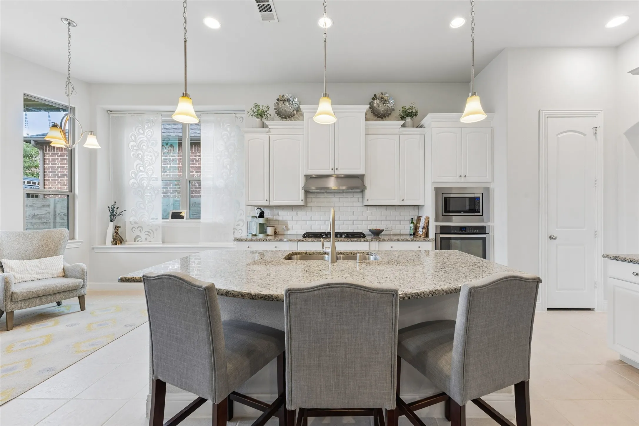 Single Family Residence For Sale in Denton County , 1509 9th Street, Argyle, Texas 76226, 4 Bedroom, 3 Bathroom, 2 Garage spaces, 2,585 Sqft, built in 2016, mls#21311750, Real Estate Agent in Argyle, Homes For Sale in Denton county, Homes For Sale in Argyle, Realtor in Argyle Texas, Real Estate Brokerage Independent Realty Texas, Luminita Cordes Realtor