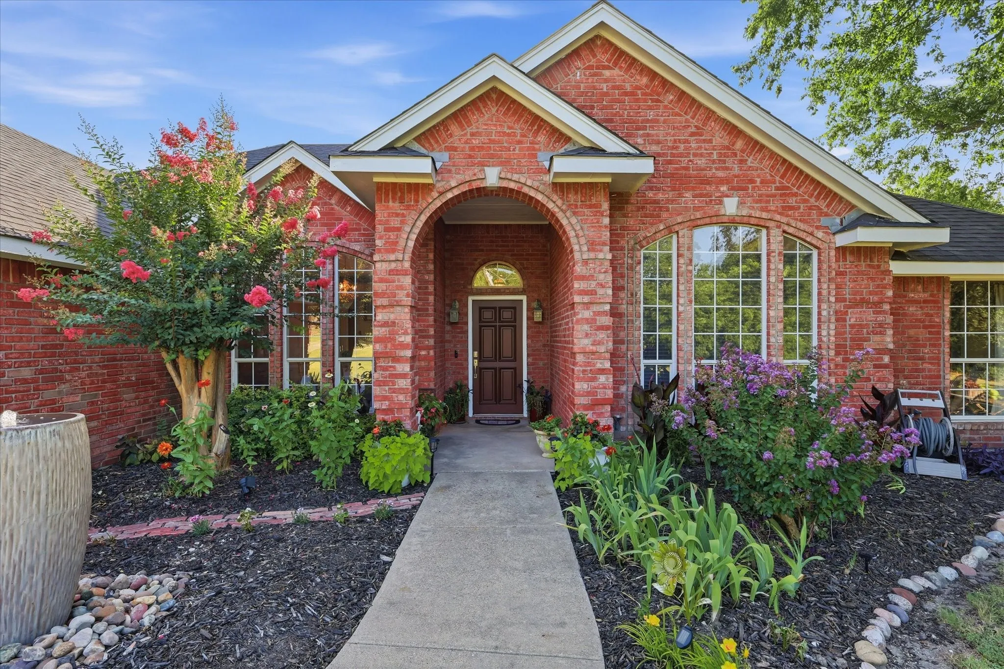 Single Family Residence For Sale in Ellis County , 510 Saralvo Road, Midlothian, Texas 76065, 5 Bedroom, 3 Bathroom, 2 Garage spaces, 2,349 Sqft, built in 1997, mls#21313372, Real Estate Agent in Midlothian, Homes For Sale in Ellis county, Homes For Sale in Midlothian, Realtor in Midlothian Texas, Real Estate Brokerage Independent Realty Texas, Luminita Cordes Realtor
