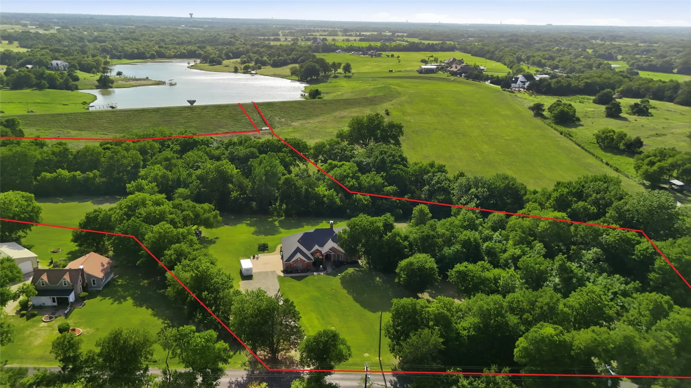 Single Family Residence For Sale in Ellis County , 510 Saralvo Road, Midlothian, Texas 76065, 5 Bedroom, 3 Bathroom, 2 Garage spaces, 2,349 Sqft, built in 1997, mls#21313372, Real Estate Agent in Midlothian, Homes For Sale in Ellis county, Homes For Sale in Midlothian, Realtor in Midlothian Texas, Real Estate Brokerage Independent Realty Texas, Luminita Cordes Realtor