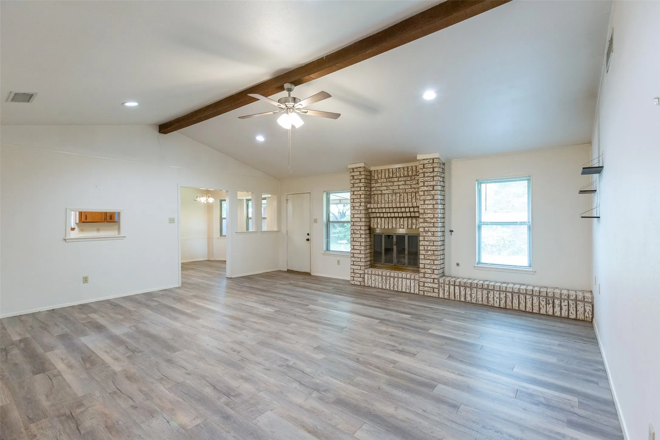 Single Family Residence For Sale in Taylor County , 8001 Weehunt Court, Abilene, Texas 79606, 3 Bedroom, 2 Bathroom, 2 Garage spaces, 1,618 Sqft, built in 1981, mls#21316573, Real Estate Agent in Abilene, Homes For Sale in Taylor county, Homes For Sale in Abilene, Realtor in Abilene Texas, Real Estate Brokerage Independent Realty Texas, Luminita Cordes Realtor