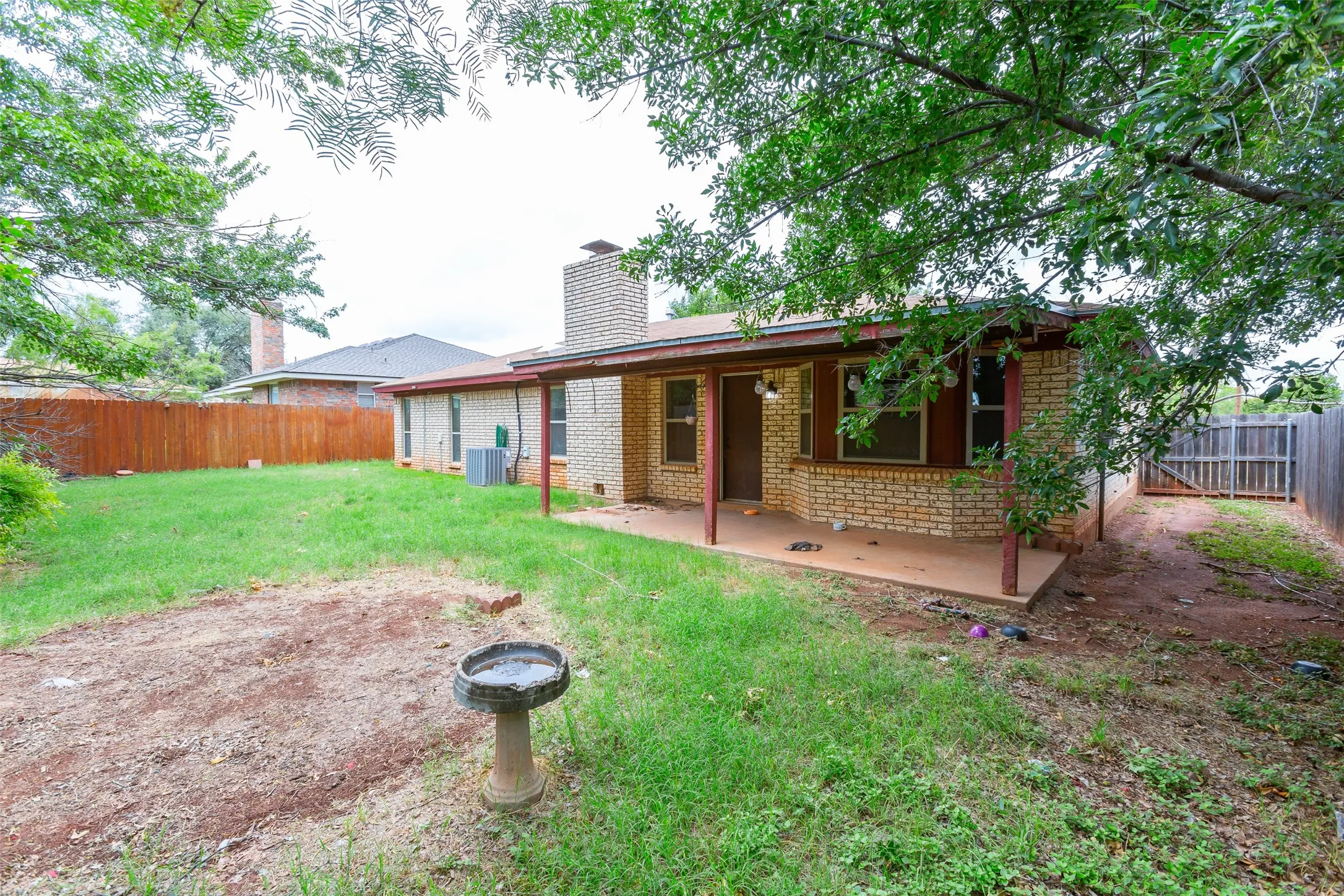 Single Family Residence For Sale in Taylor County , 8001 Weehunt Court, Abilene, Texas 79606, 3 Bedroom, 2 Bathroom, 2 Garage spaces, 1,618 Sqft, built in 1981, mls#21316573, Real Estate Agent in Abilene, Homes For Sale in Taylor county, Homes For Sale in Abilene, Realtor in Abilene Texas, Real Estate Brokerage Independent Realty Texas, Luminita Cordes Realtor