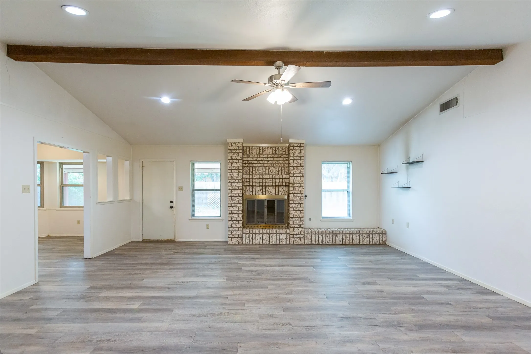 Single Family Residence For Sale in Taylor County , 8001 Weehunt Court, Abilene, Texas 79606, 3 Bedroom, 2 Bathroom, 2 Garage spaces, 1,618 Sqft, built in 1981, mls#21316573, Real Estate Agent in Abilene, Homes For Sale in Taylor county, Homes For Sale in Abilene, Realtor in Abilene Texas, Real Estate Brokerage Independent Realty Texas, Luminita Cordes Realtor