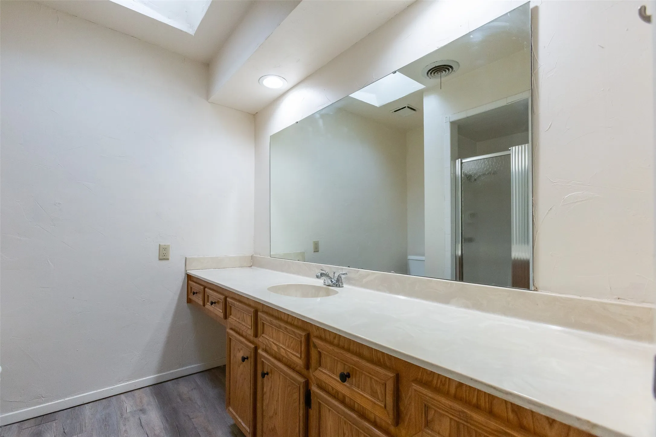 Single Family Residence For Sale in Taylor County , 8001 Weehunt Court, Abilene, Texas 79606, 3 Bedroom, 2 Bathroom, 2 Garage spaces, 1,618 Sqft, built in 1981, mls#21316573, Real Estate Agent in Abilene, Homes For Sale in Taylor county, Homes For Sale in Abilene, Realtor in Abilene Texas, Real Estate Brokerage Independent Realty Texas, Luminita Cordes Realtor