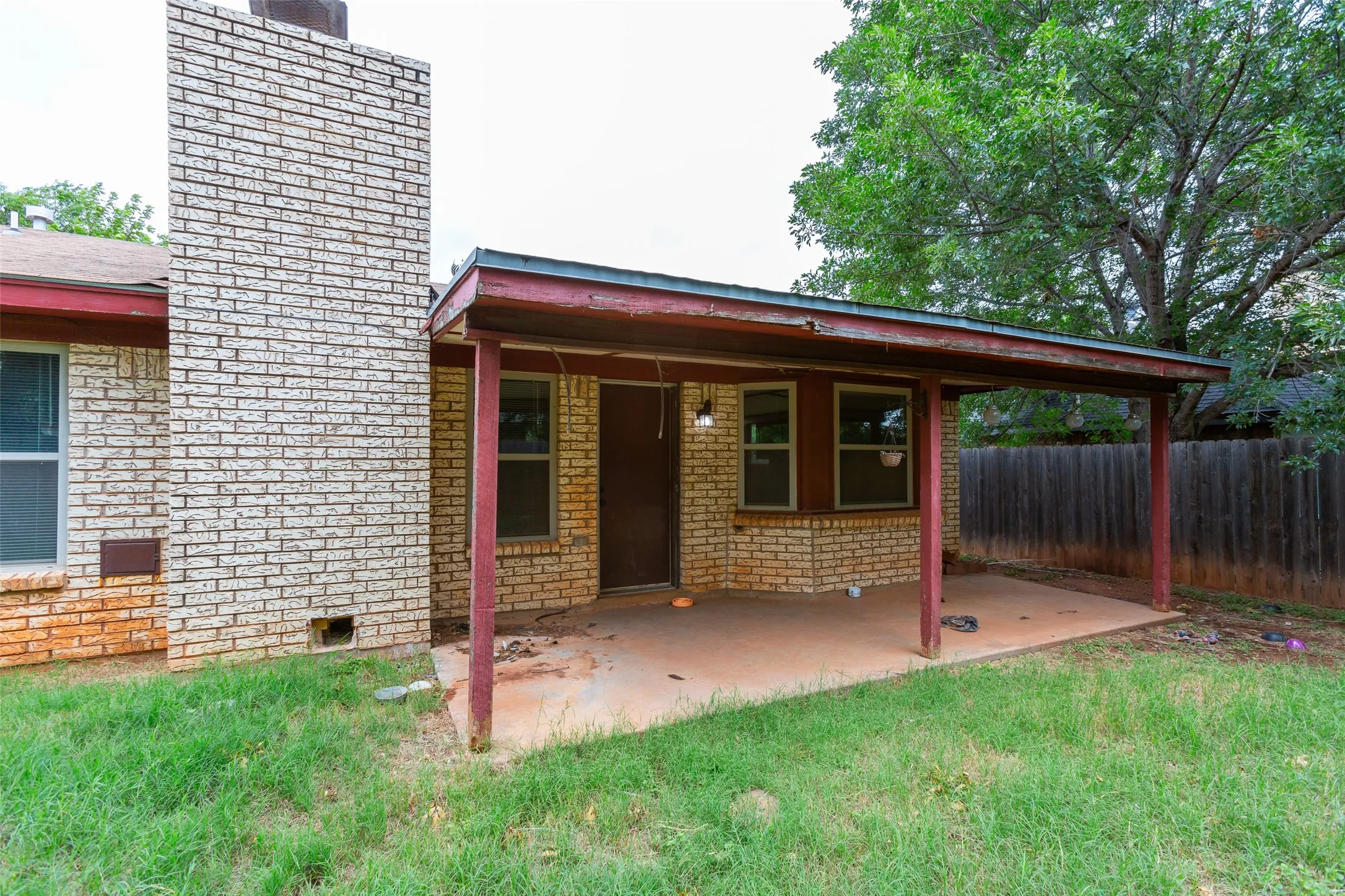 Single Family Residence For Sale in Taylor County , 8001 Weehunt Court, Abilene, Texas 79606, 3 Bedroom, 2 Bathroom, 2 Garage spaces, 1,618 Sqft, built in 1981, mls#21316573, Real Estate Agent in Abilene, Homes For Sale in Taylor county, Homes For Sale in Abilene, Realtor in Abilene Texas, Real Estate Brokerage Independent Realty Texas, Luminita Cordes Realtor