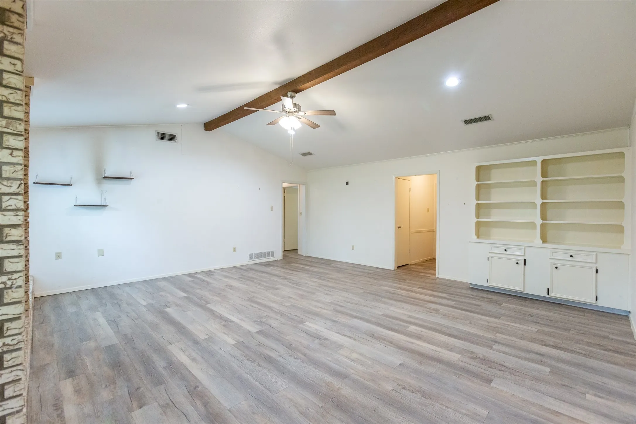 Single Family Residence For Sale in Taylor County , 8001 Weehunt Court, Abilene, Texas 79606, 3 Bedroom, 2 Bathroom, 2 Garage spaces, 1,618 Sqft, built in 1981, mls#21316573, Real Estate Agent in Abilene, Homes For Sale in Taylor county, Homes For Sale in Abilene, Realtor in Abilene Texas, Real Estate Brokerage Independent Realty Texas, Luminita Cordes Realtor