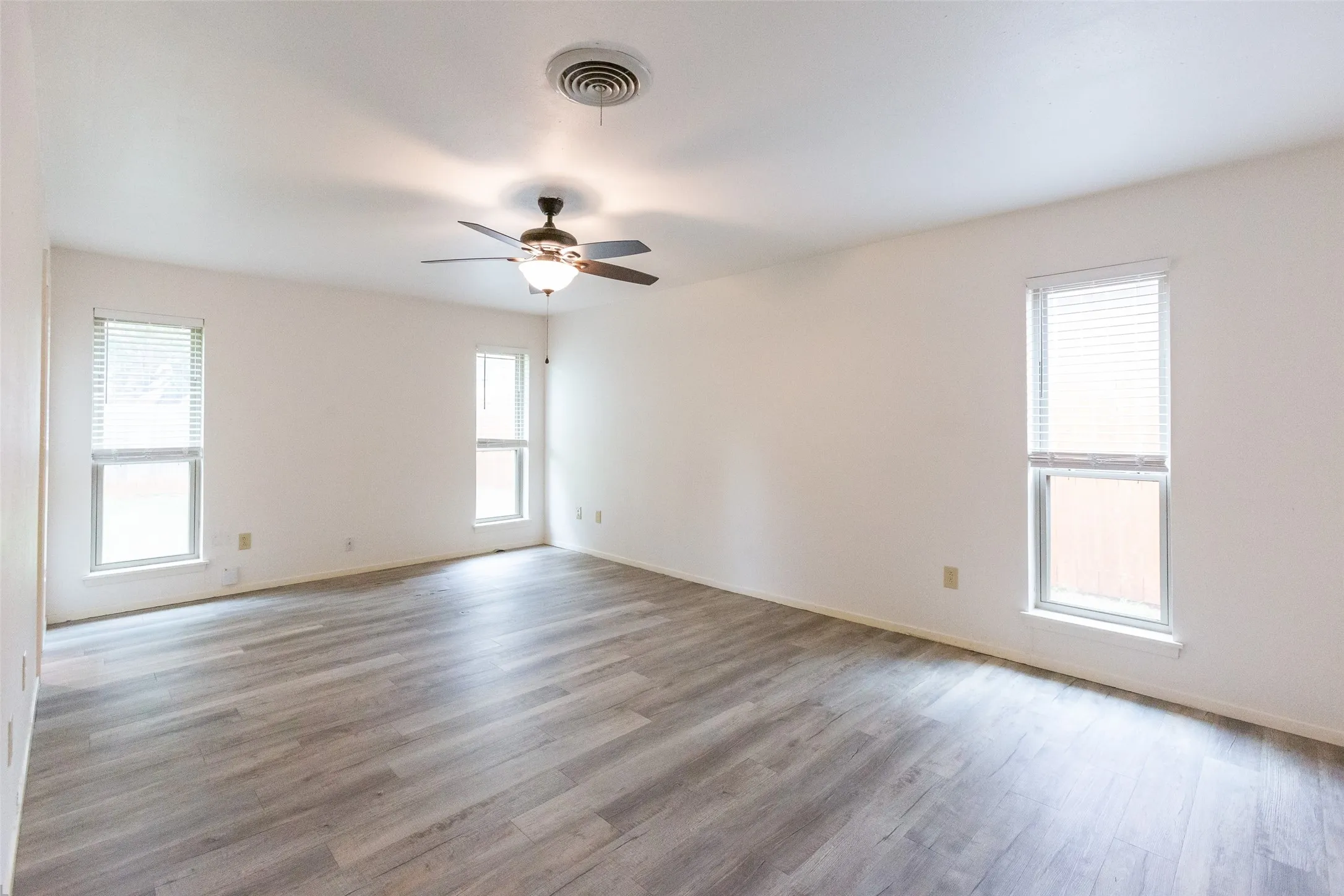 Single Family Residence For Sale in Taylor County , 8001 Weehunt Court, Abilene, Texas 79606, 3 Bedroom, 2 Bathroom, 2 Garage spaces, 1,618 Sqft, built in 1981, mls#21316573, Real Estate Agent in Abilene, Homes For Sale in Taylor county, Homes For Sale in Abilene, Realtor in Abilene Texas, Real Estate Brokerage Independent Realty Texas, Luminita Cordes Realtor