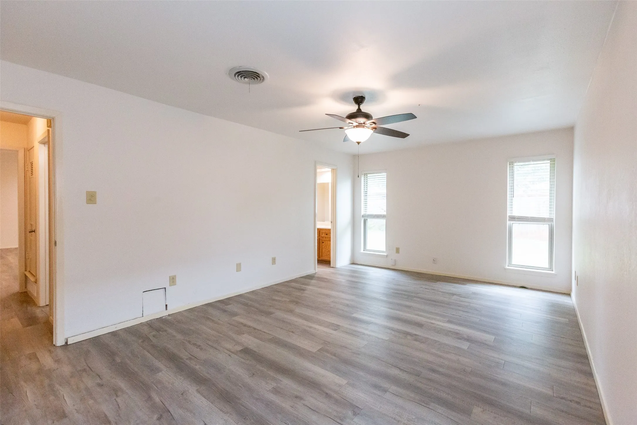 Single Family Residence For Sale in Taylor County , 8001 Weehunt Court, Abilene, Texas 79606, 3 Bedroom, 2 Bathroom, 2 Garage spaces, 1,618 Sqft, built in 1981, mls#21316573, Real Estate Agent in Abilene, Homes For Sale in Taylor county, Homes For Sale in Abilene, Realtor in Abilene Texas, Real Estate Brokerage Independent Realty Texas, Luminita Cordes Realtor