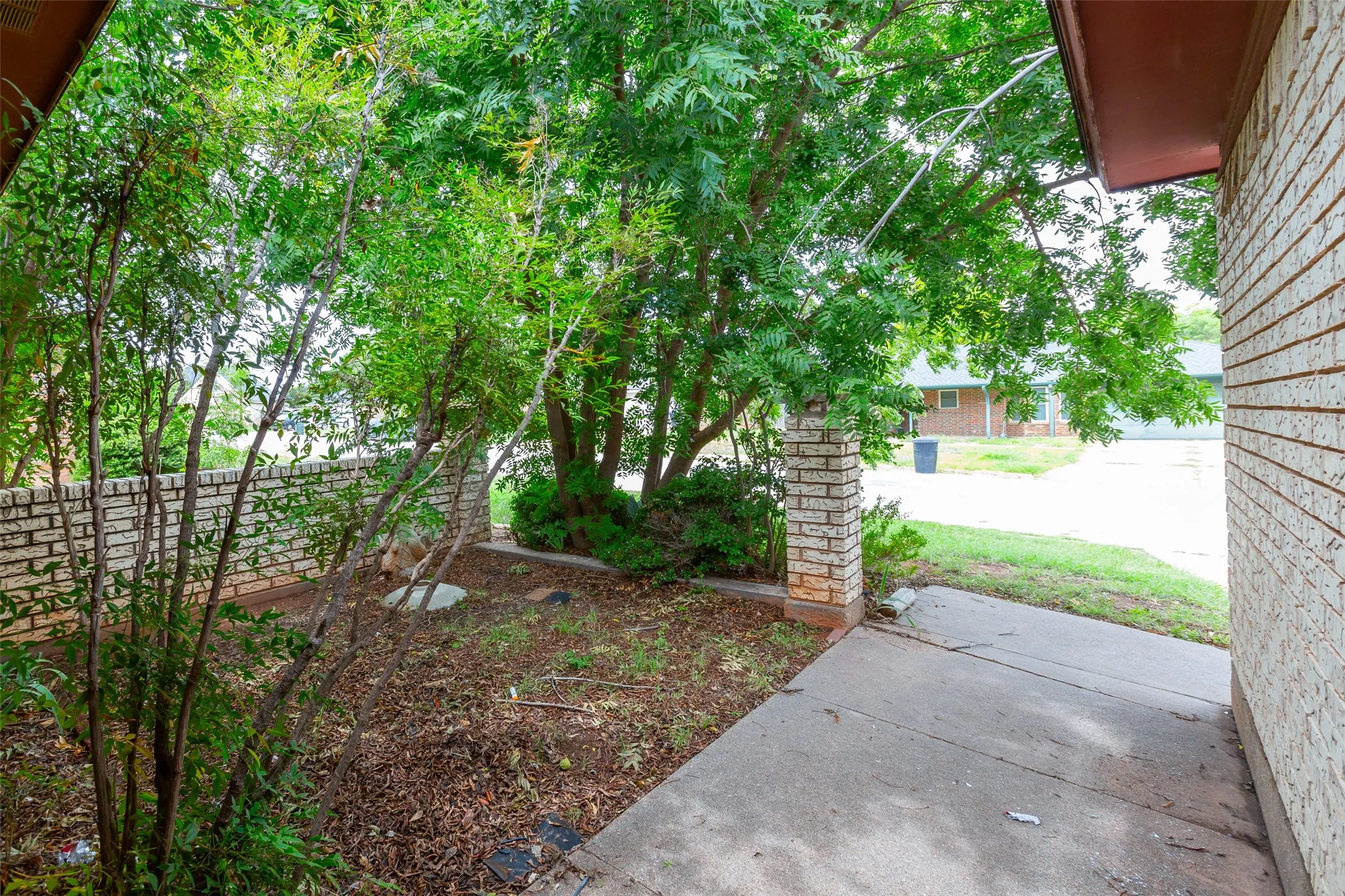 Single Family Residence For Sale in Taylor County , 8001 Weehunt Court, Abilene, Texas 79606, 3 Bedroom, 2 Bathroom, 2 Garage spaces, 1,618 Sqft, built in 1981, mls#21316573, Real Estate Agent in Abilene, Homes For Sale in Taylor county, Homes For Sale in Abilene, Realtor in Abilene Texas, Real Estate Brokerage Independent Realty Texas, Luminita Cordes Realtor