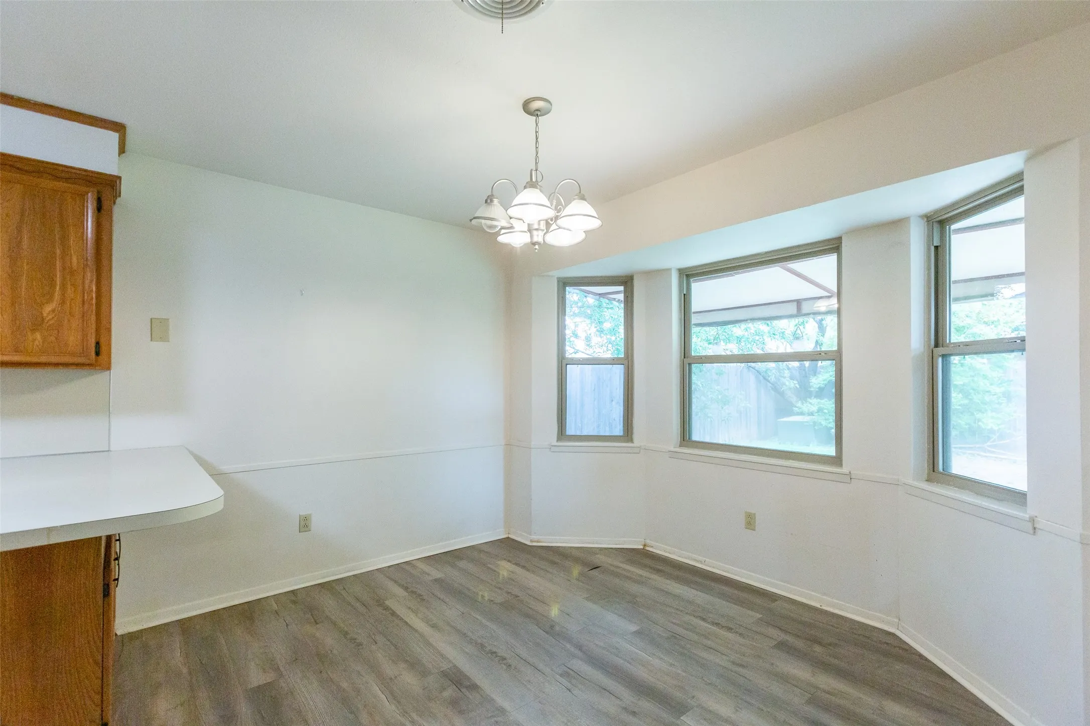 Single Family Residence For Sale in Taylor County , 8001 Weehunt Court, Abilene, Texas 79606, 3 Bedroom, 2 Bathroom, 2 Garage spaces, 1,618 Sqft, built in 1981, mls#21316573, Real Estate Agent in Abilene, Homes For Sale in Taylor county, Homes For Sale in Abilene, Realtor in Abilene Texas, Real Estate Brokerage Independent Realty Texas, Luminita Cordes Realtor