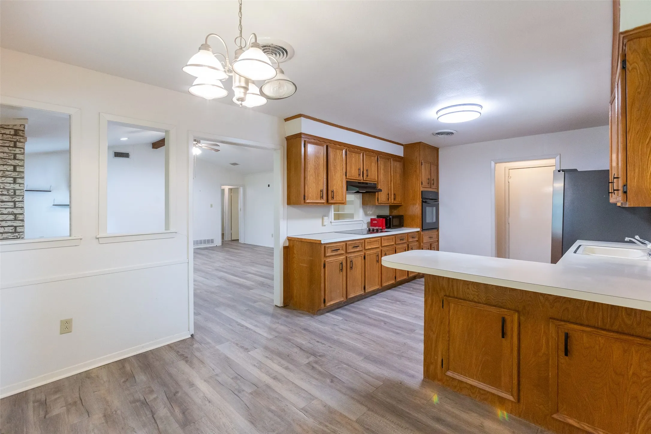 Single Family Residence For Sale in Taylor County , 8001 Weehunt Court, Abilene, Texas 79606, 3 Bedroom, 2 Bathroom, 2 Garage spaces, 1,618 Sqft, built in 1981, mls#21316573, Real Estate Agent in Abilene, Homes For Sale in Taylor county, Homes For Sale in Abilene, Realtor in Abilene Texas, Real Estate Brokerage Independent Realty Texas, Luminita Cordes Realtor