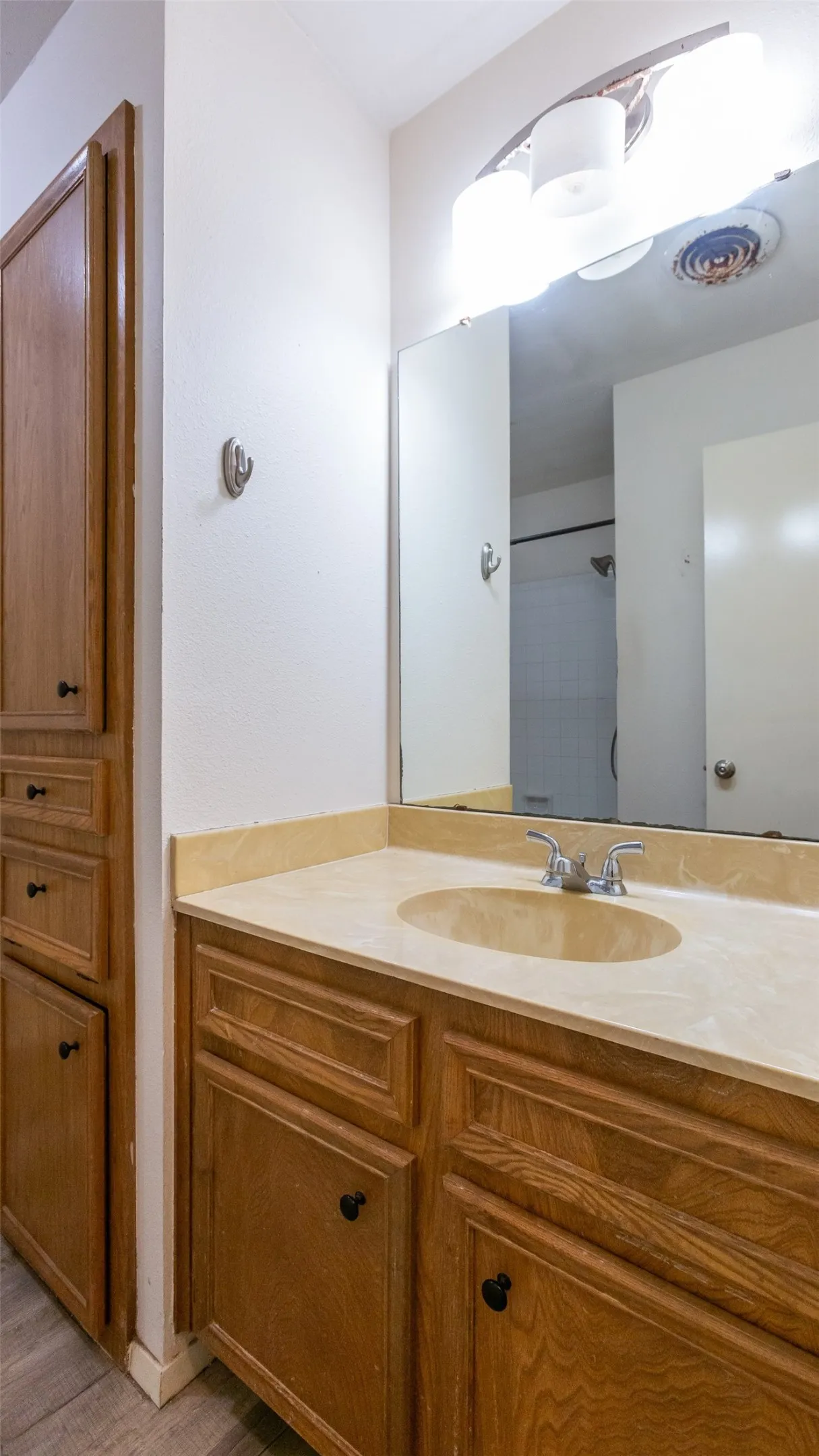 Single Family Residence For Sale in Taylor County , 8001 Weehunt Court, Abilene, Texas 79606, 3 Bedroom, 2 Bathroom, 2 Garage spaces, 1,618 Sqft, built in 1981, mls#21316573, Real Estate Agent in Abilene, Homes For Sale in Taylor county, Homes For Sale in Abilene, Realtor in Abilene Texas, Real Estate Brokerage Independent Realty Texas, Luminita Cordes Realtor