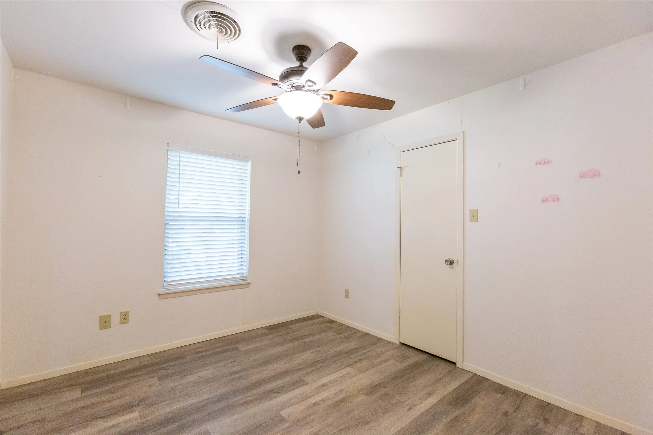 Single Family Residence For Sale in Taylor County , 8001 Weehunt Court, Abilene, Texas 79606, 3 Bedroom, 2 Bathroom, 2 Garage spaces, 1,618 Sqft, built in 1981, mls#21316573, Real Estate Agent in Abilene, Homes For Sale in Taylor county, Homes For Sale in Abilene, Realtor in Abilene Texas, Real Estate Brokerage Independent Realty Texas, Luminita Cordes Realtor