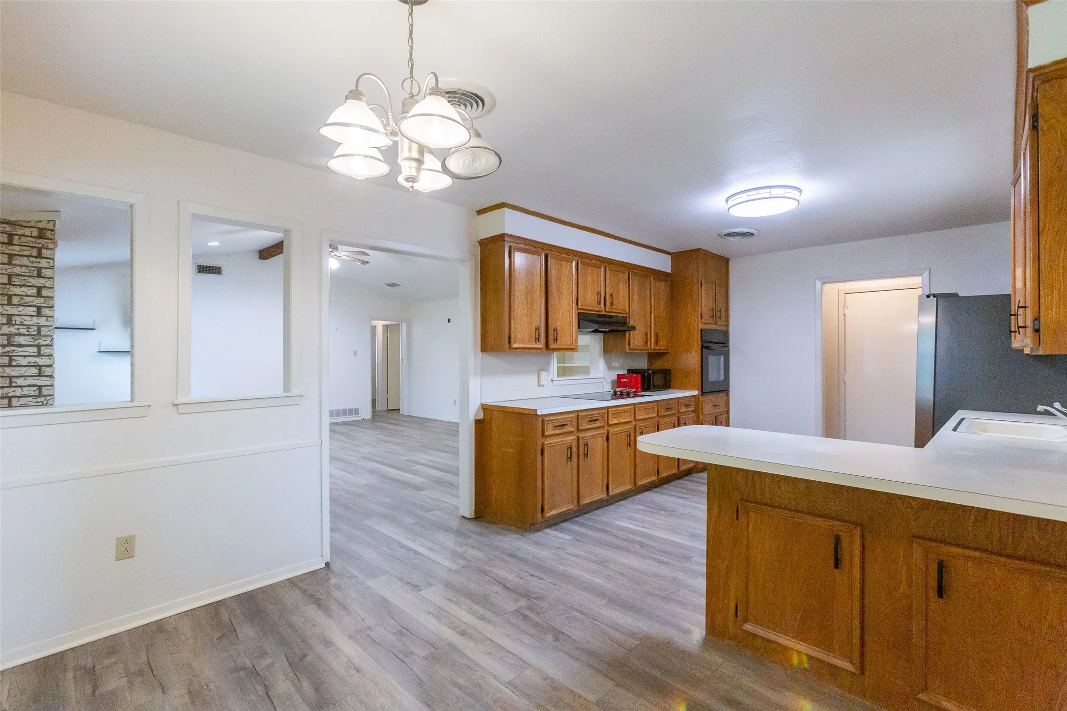 Single Family Residence For Sale in Taylor County , 8001 Weehunt Court, Abilene, Texas 79606, 3 Bedroom, 2 Bathroom, 2 Garage spaces, 1,618 Sqft, built in 1981, mls#21316573, Real Estate Agent in Abilene, Homes For Sale in Taylor county, Homes For Sale in Abilene, Realtor in Abilene Texas, Real Estate Brokerage Independent Realty Texas, Luminita Cordes Realtor