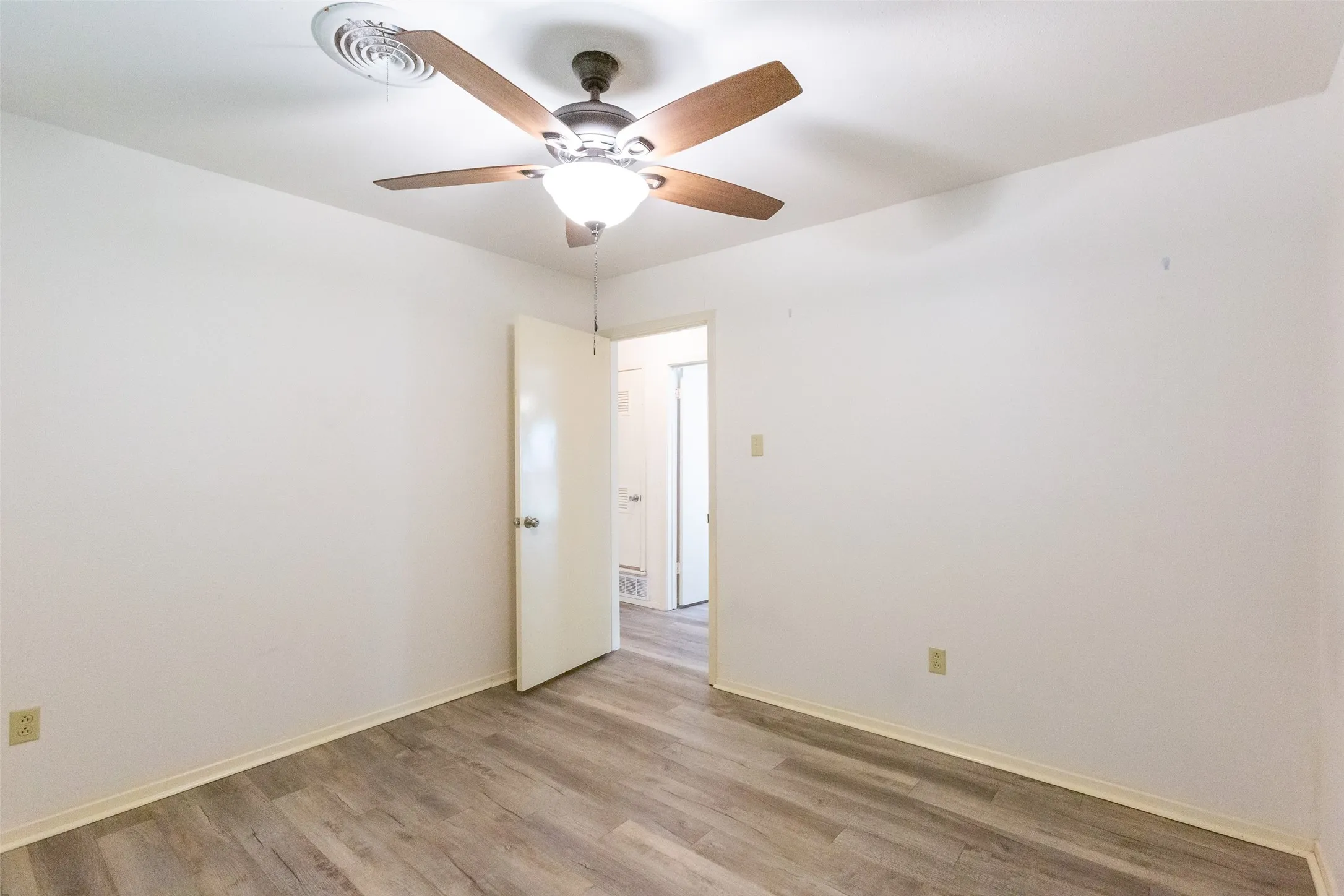 Single Family Residence For Sale in Taylor County , 8001 Weehunt Court, Abilene, Texas 79606, 3 Bedroom, 2 Bathroom, 2 Garage spaces, 1,618 Sqft, built in 1981, mls#21316573, Real Estate Agent in Abilene, Homes For Sale in Taylor county, Homes For Sale in Abilene, Realtor in Abilene Texas, Real Estate Brokerage Independent Realty Texas, Luminita Cordes Realtor