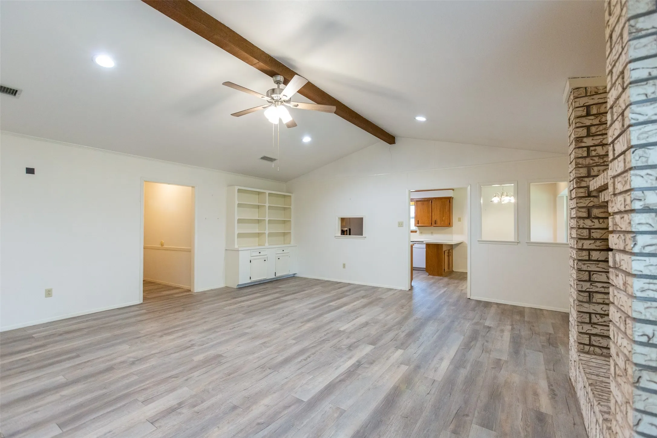 Single Family Residence For Sale in Taylor County , 8001 Weehunt Court, Abilene, Texas 79606, 3 Bedroom, 2 Bathroom, 2 Garage spaces, 1,618 Sqft, built in 1981, mls#21316573, Real Estate Agent in Abilene, Homes For Sale in Taylor county, Homes For Sale in Abilene, Realtor in Abilene Texas, Real Estate Brokerage Independent Realty Texas, Luminita Cordes Realtor