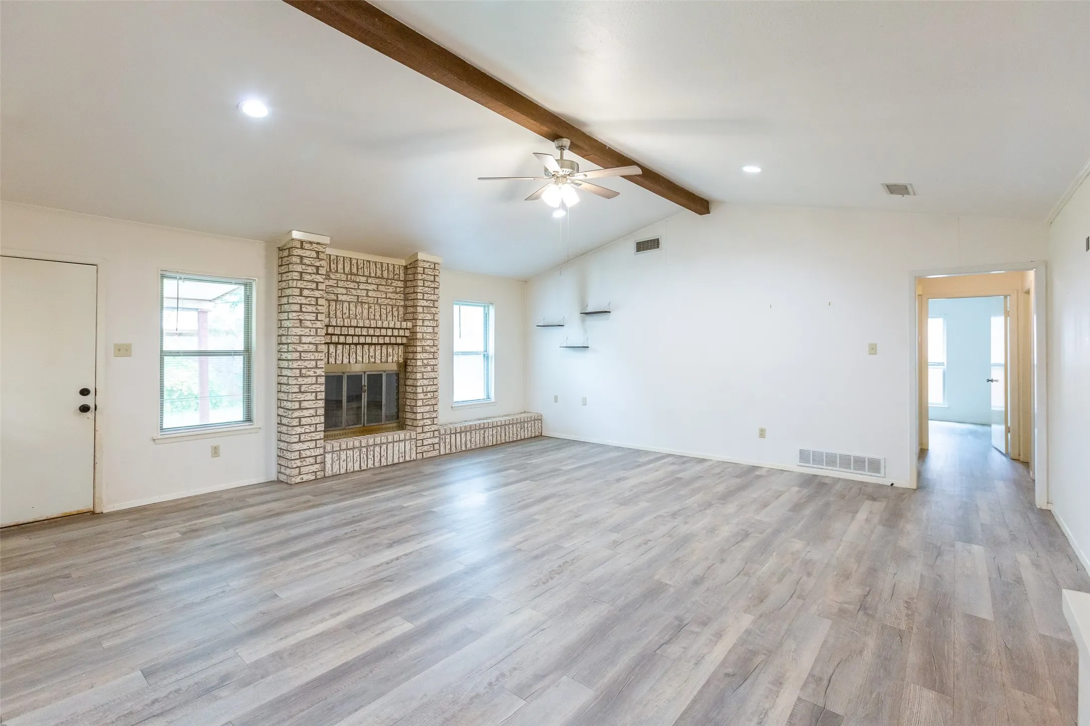 Single Family Residence For Sale in Taylor County , 8001 Weehunt Court, Abilene, Texas 79606, 3 Bedroom, 2 Bathroom, 2 Garage spaces, 1,618 Sqft, built in 1981, mls#21316573, Real Estate Agent in Abilene, Homes For Sale in Taylor county, Homes For Sale in Abilene, Realtor in Abilene Texas, Real Estate Brokerage Independent Realty Texas, Luminita Cordes Realtor