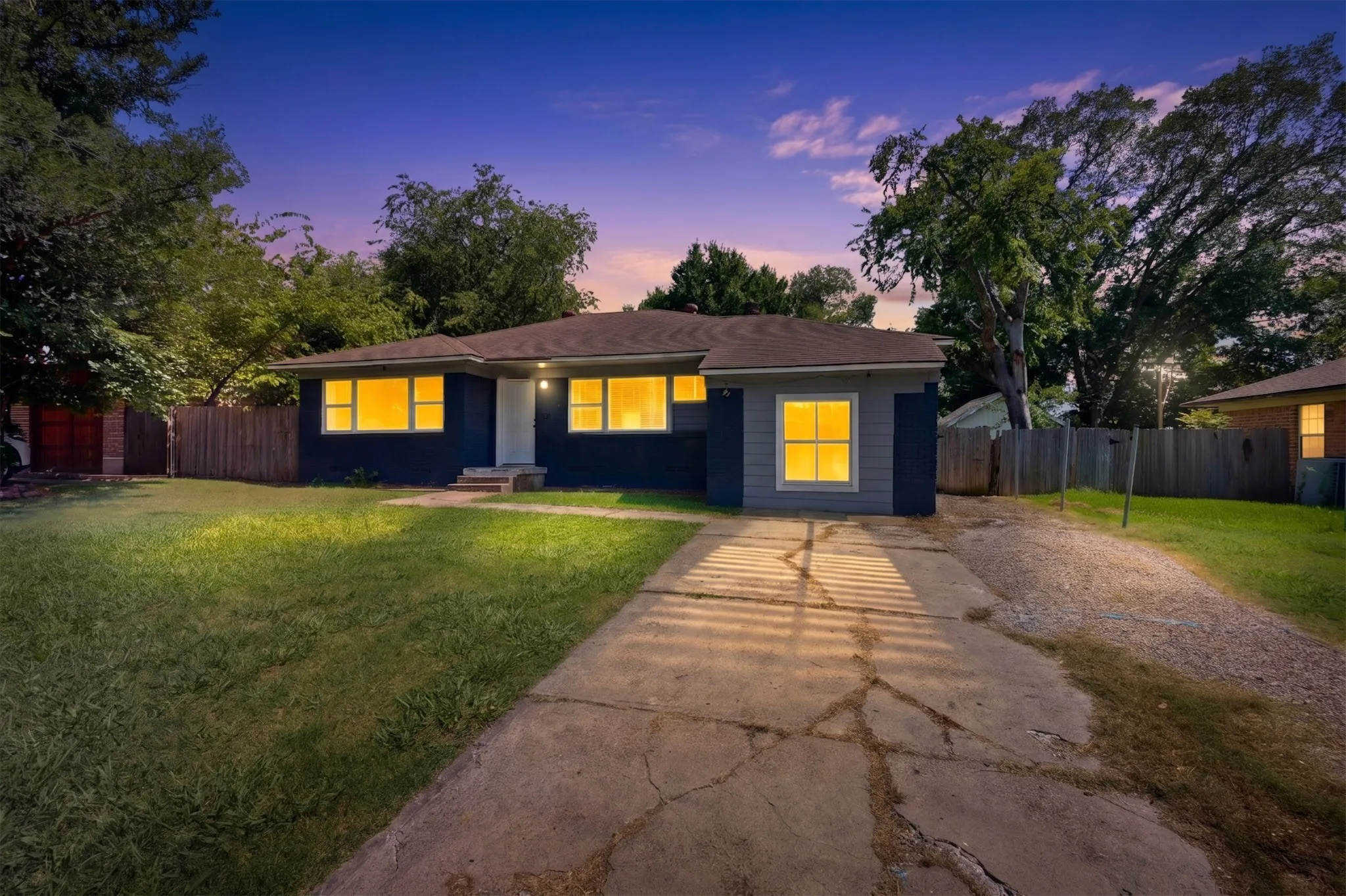 Single Family Residence For Sale in Dallas County , 2310 Costa Mesa Drive, Dallas, Texas 75228, 3 Bedroom, 1 Bathroom, Garage spaces, 1,540 Sqft, built in 1953, Price $287,980, mls#21290547, Real Estate Agent in Dallas, Homes For Sale in Dallas county, Homes For Sale in Dallas, Realtor in Dallas Texas, Real Estate Brokerage Independent Realty Texas, Luminita Cordes Realtor