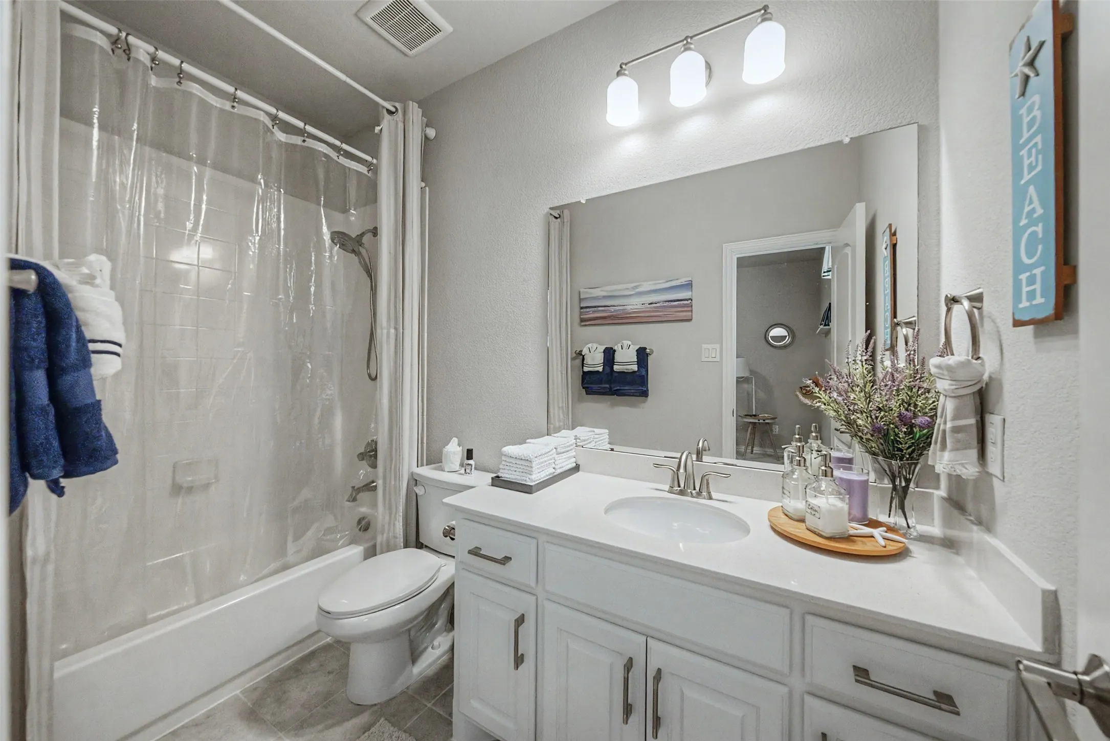 Private guest bath