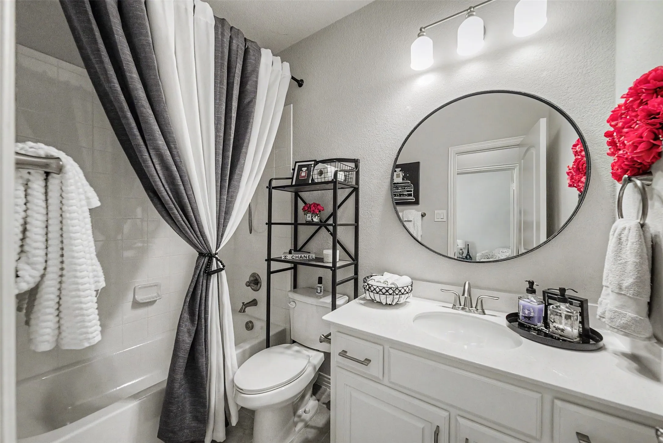 Full Hall bath