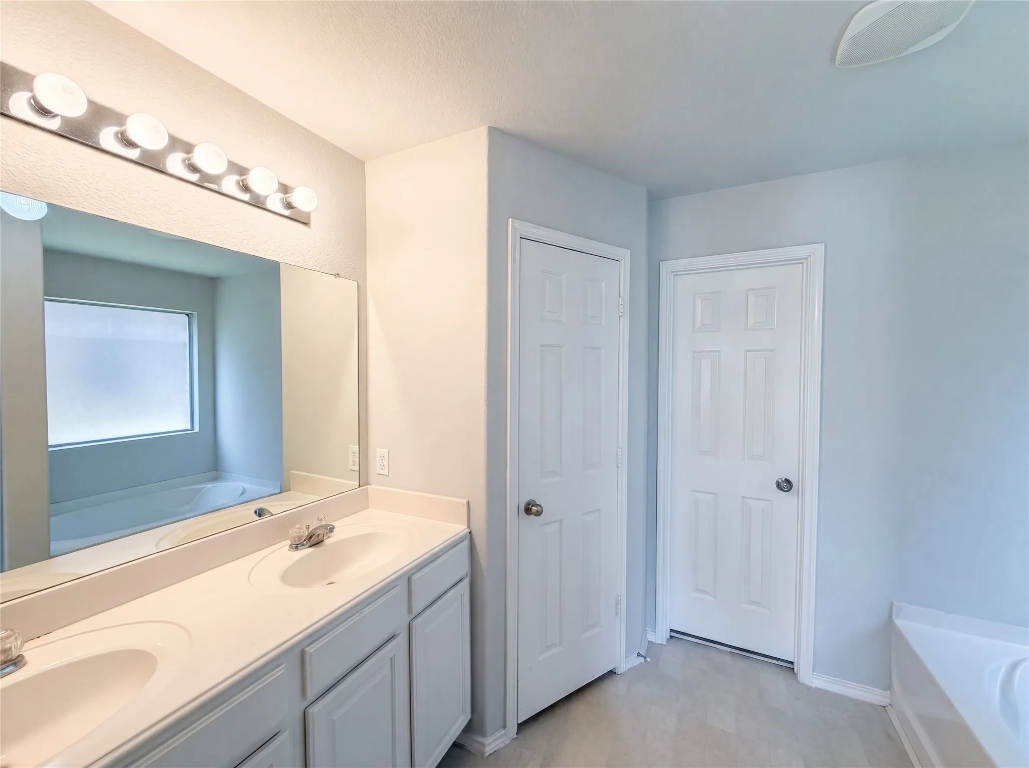 Single Family Residence For Sale in Denton County , 4709 Dogwood Drive, Denton, Texas 76208, 5 Bedroom, 3 Bathroom, 2 Garage spaces, 2,932 Sqft, built in 2007, mls#21316039, Real Estate Agent in Denton, Homes For Sale in Denton county, Homes For Sale in Denton, Realtor in Denton Texas, Real Estate Brokerage Independent Realty Texas, Luminita Cordes Realtor