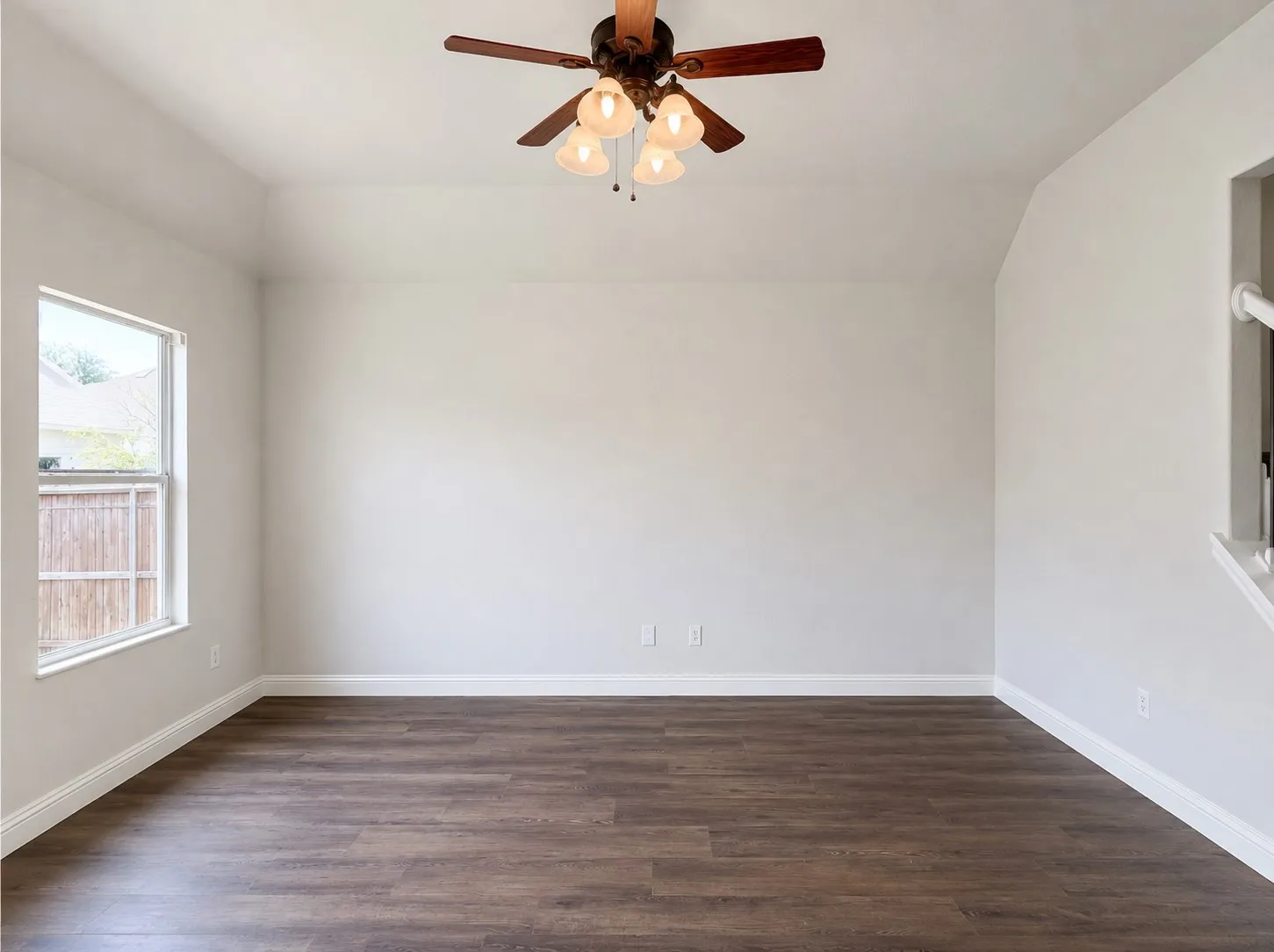 Single Family Residence For Sale in Denton County , 4709 Dogwood Drive, Denton, Texas 76208, 5 Bedroom, 3 Bathroom, 2 Garage spaces, 2,932 Sqft, built in 2007, mls#21316039, Real Estate Agent in Denton, Homes For Sale in Denton county, Homes For Sale in Denton, Realtor in Denton Texas, Real Estate Brokerage Independent Realty Texas, Luminita Cordes Realtor