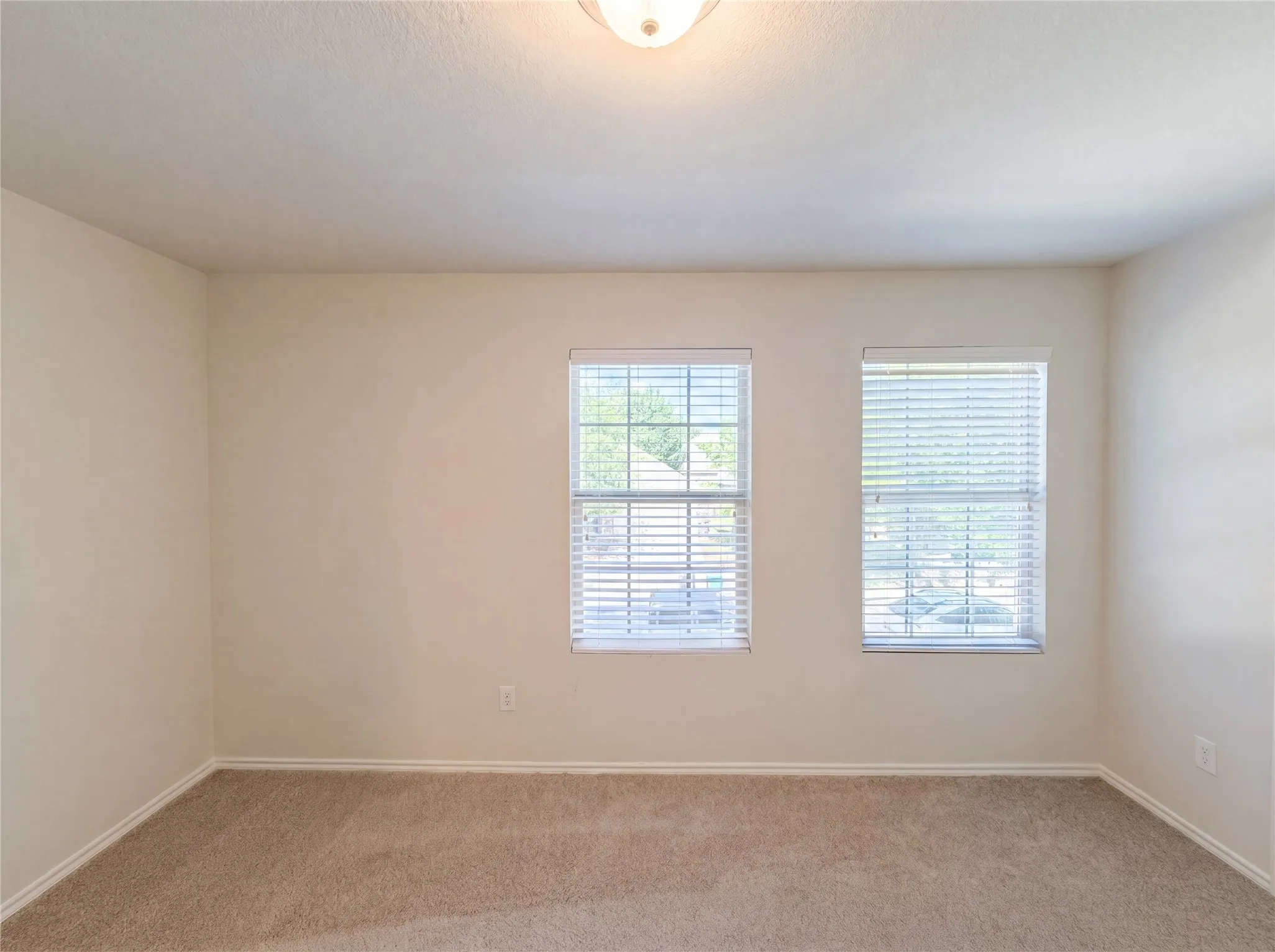 Single Family Residence For Sale in Denton County , 4709 Dogwood Drive, Denton, Texas 76208, 5 Bedroom, 3 Bathroom, 2 Garage spaces, 2,932 Sqft, built in 2007, mls#21316039, Real Estate Agent in Denton, Homes For Sale in Denton county, Homes For Sale in Denton, Realtor in Denton Texas, Real Estate Brokerage Independent Realty Texas, Luminita Cordes Realtor