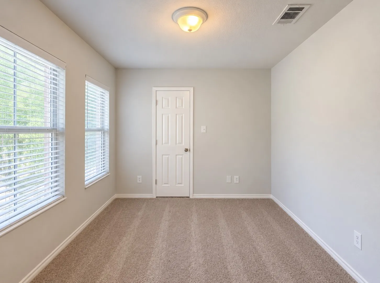 Single Family Residence For Sale in Denton County , 4709 Dogwood Drive, Denton, Texas 76208, 5 Bedroom, 3 Bathroom, 2 Garage spaces, 2,932 Sqft, built in 2007, mls#21316039, Real Estate Agent in Denton, Homes For Sale in Denton county, Homes For Sale in Denton, Realtor in Denton Texas, Real Estate Brokerage Independent Realty Texas, Luminita Cordes Realtor