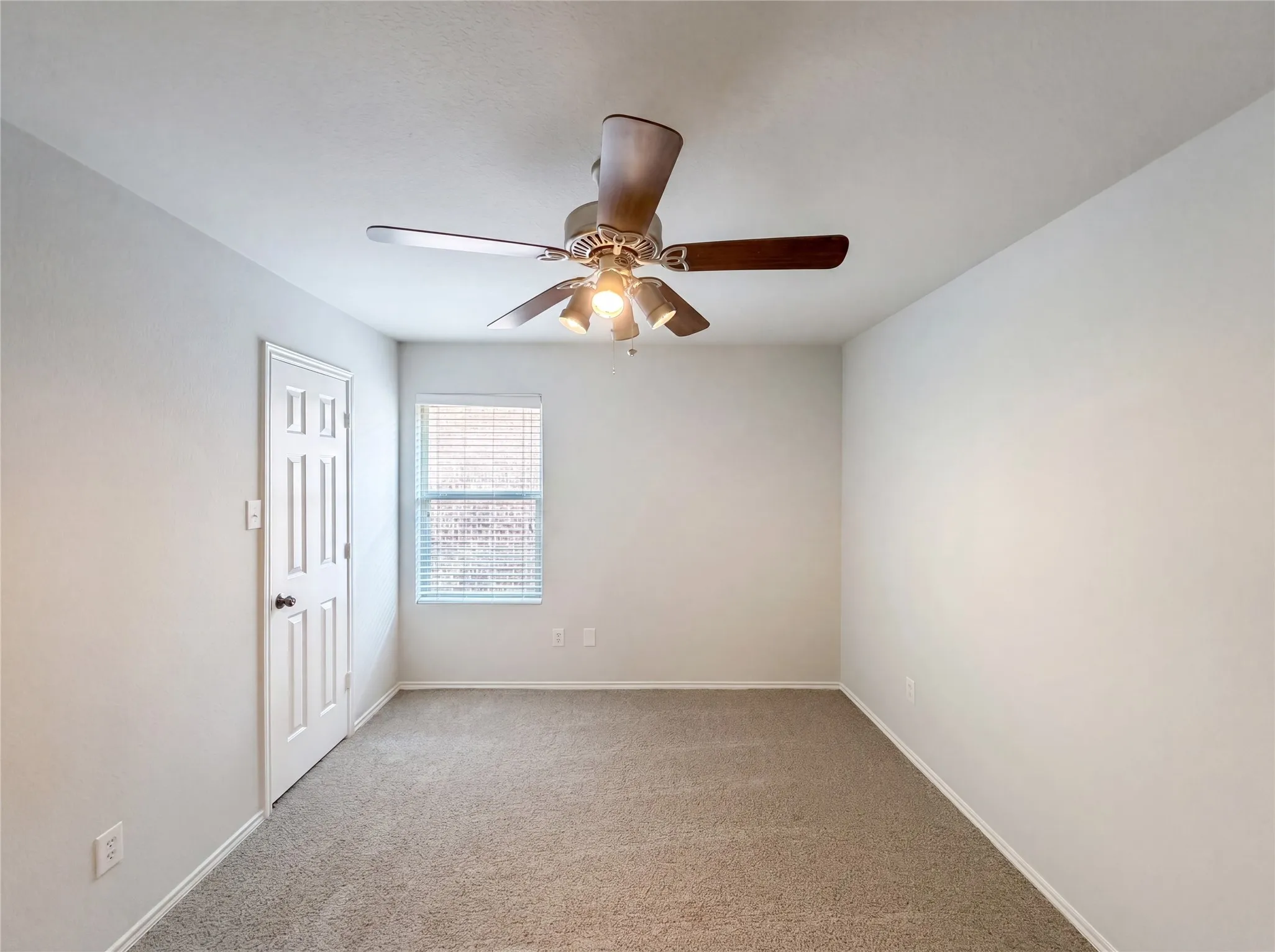 Single Family Residence For Sale in Denton County , 4709 Dogwood Drive, Denton, Texas 76208, 5 Bedroom, 3 Bathroom, 2 Garage spaces, 2,932 Sqft, built in 2007, mls#21316039, Real Estate Agent in Denton, Homes For Sale in Denton county, Homes For Sale in Denton, Realtor in Denton Texas, Real Estate Brokerage Independent Realty Texas, Luminita Cordes Realtor